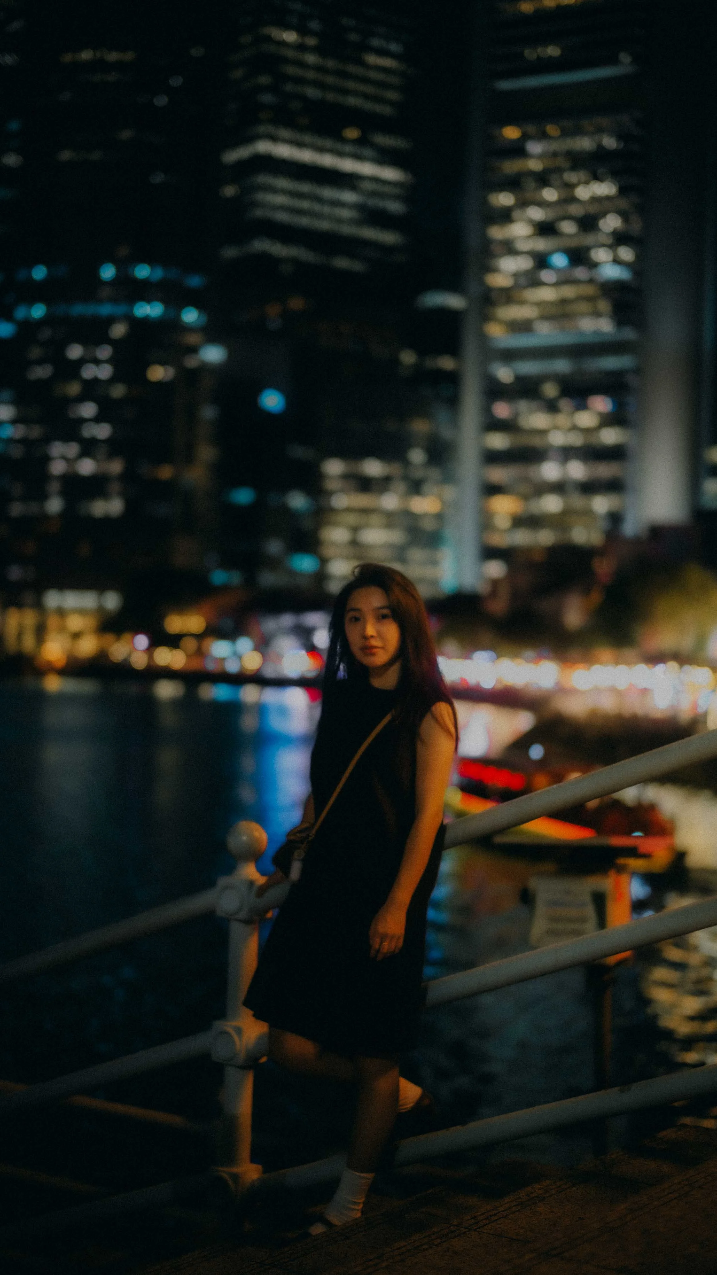 16-singapore-portrait-cbdskyline-night-wideportrait-leicasl3s.jpg
