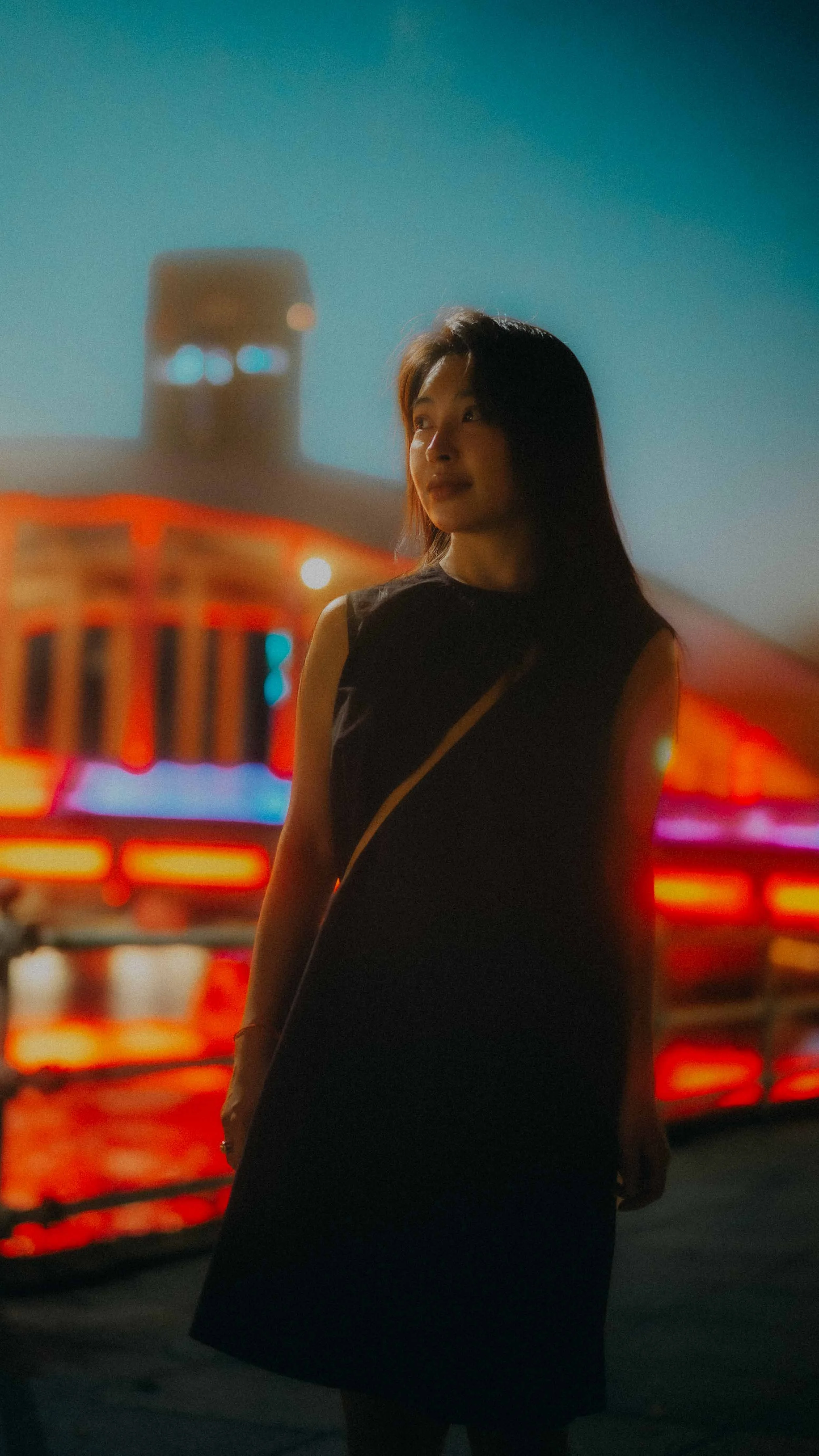 17-singapore-portrait-boatquay-night-redglow-leicasl3s.jpg
