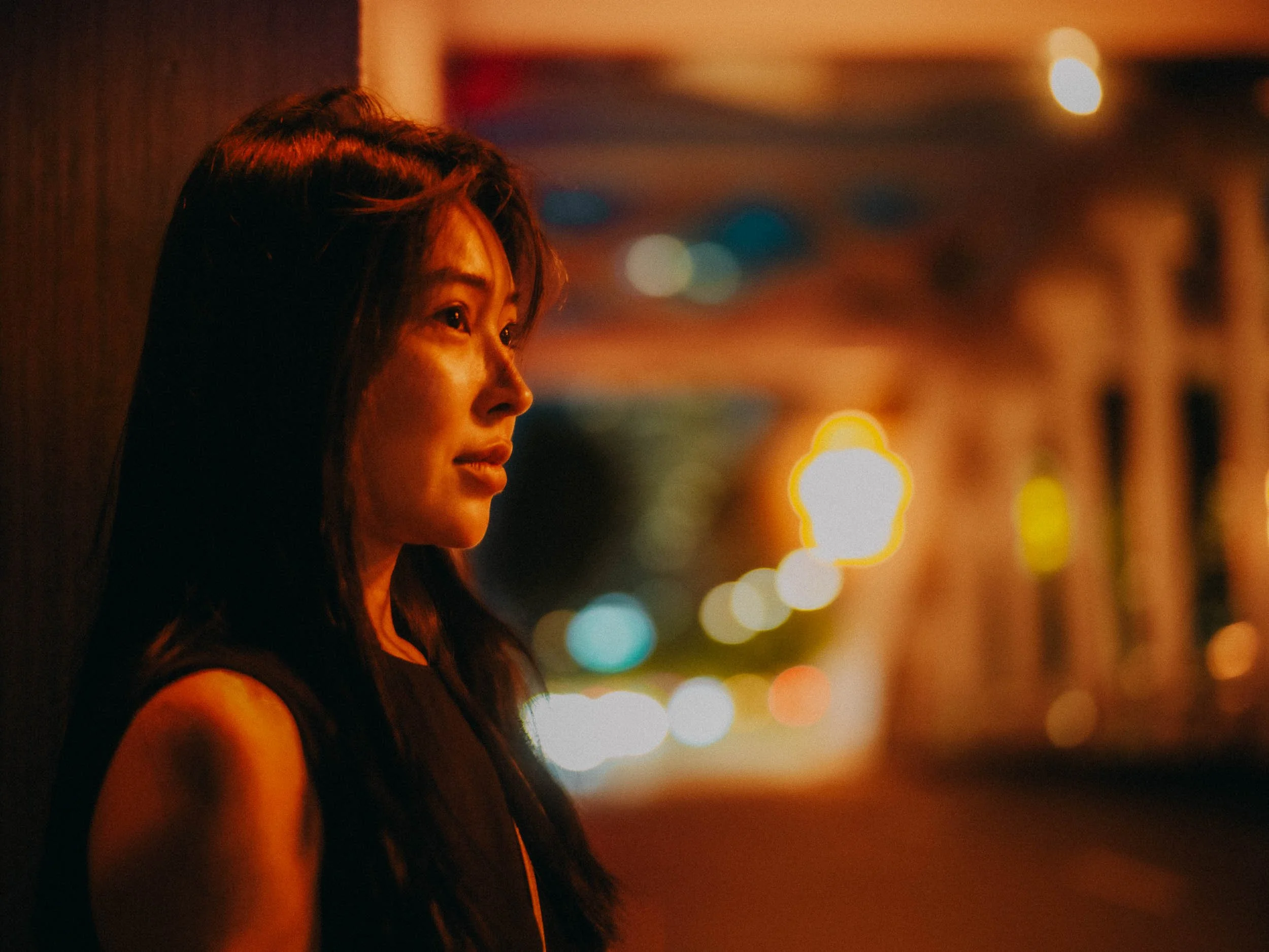 20-singapore-portrait-elginbridge-night-ambercloseup-leicam11.jpg