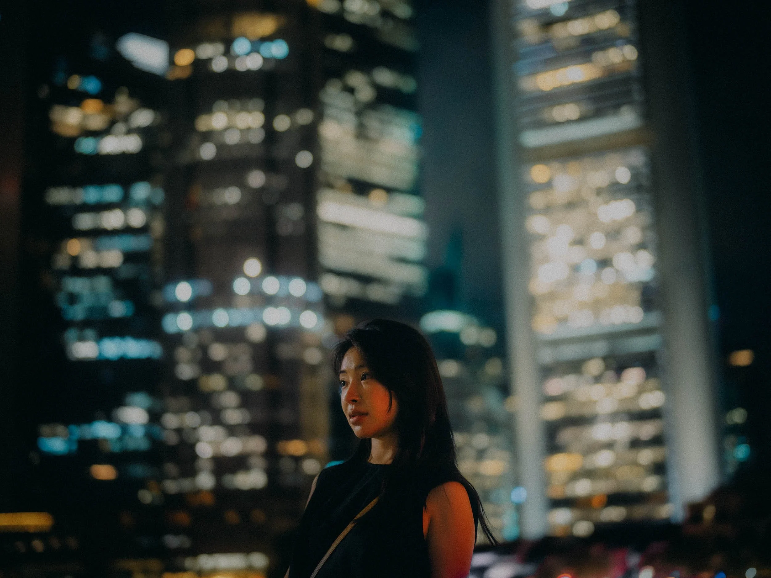 21-singapore-portrait-cbdskyline-night-environmental-leicasl3s.jpg
