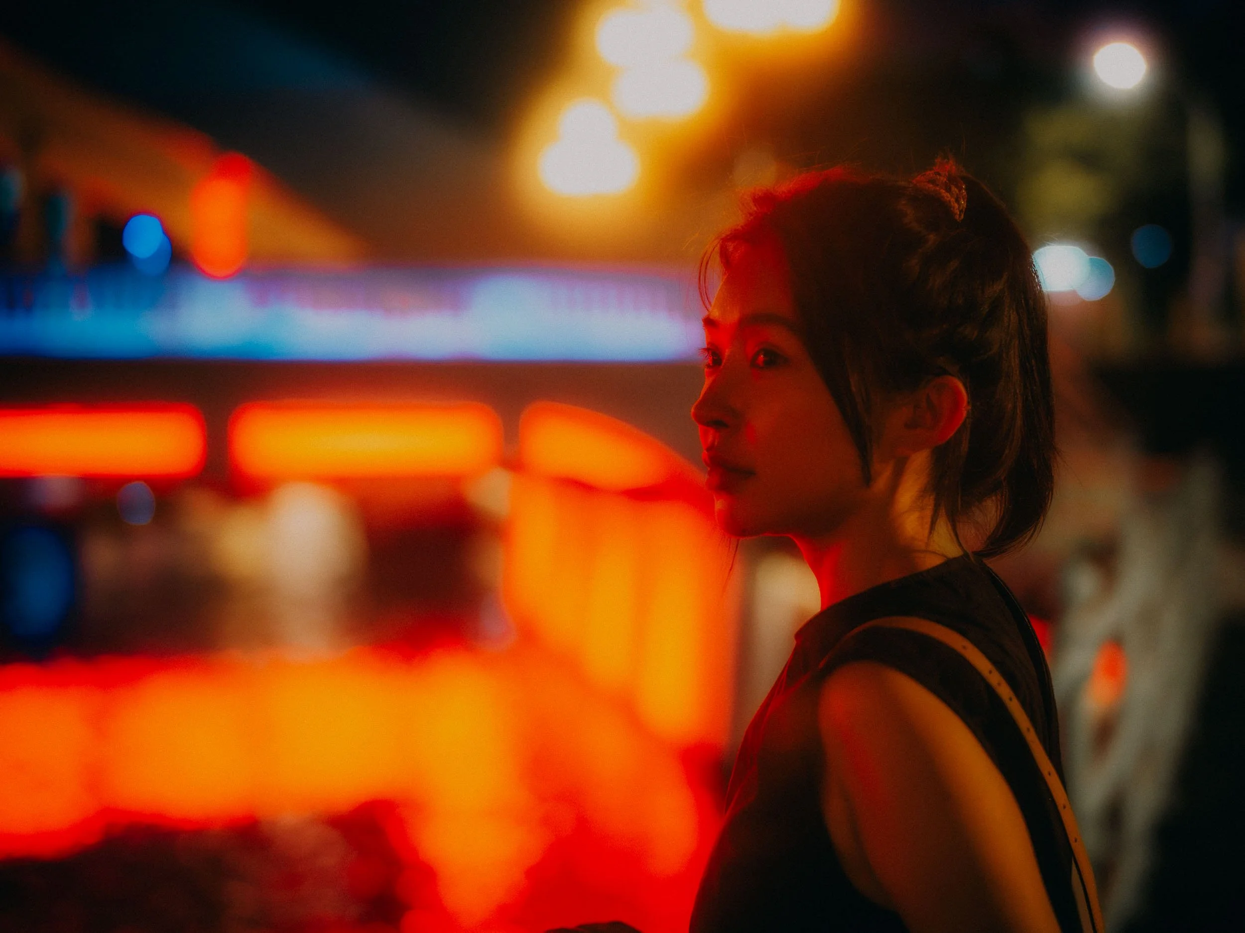 23-singapore-portrait-boatquay-night-redglowprofile-leicasl3s.jpg