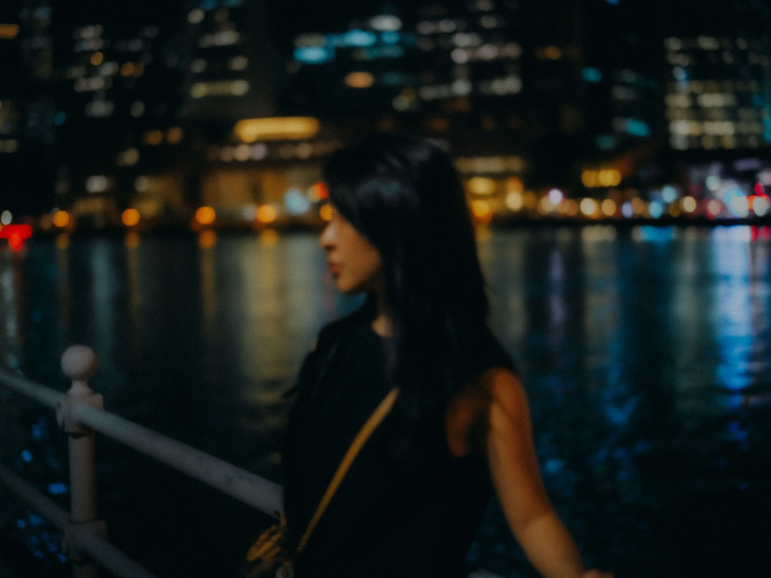 24-singapore-portrait-boatquay-riverfront-softfocus-leicasl3s.jpg