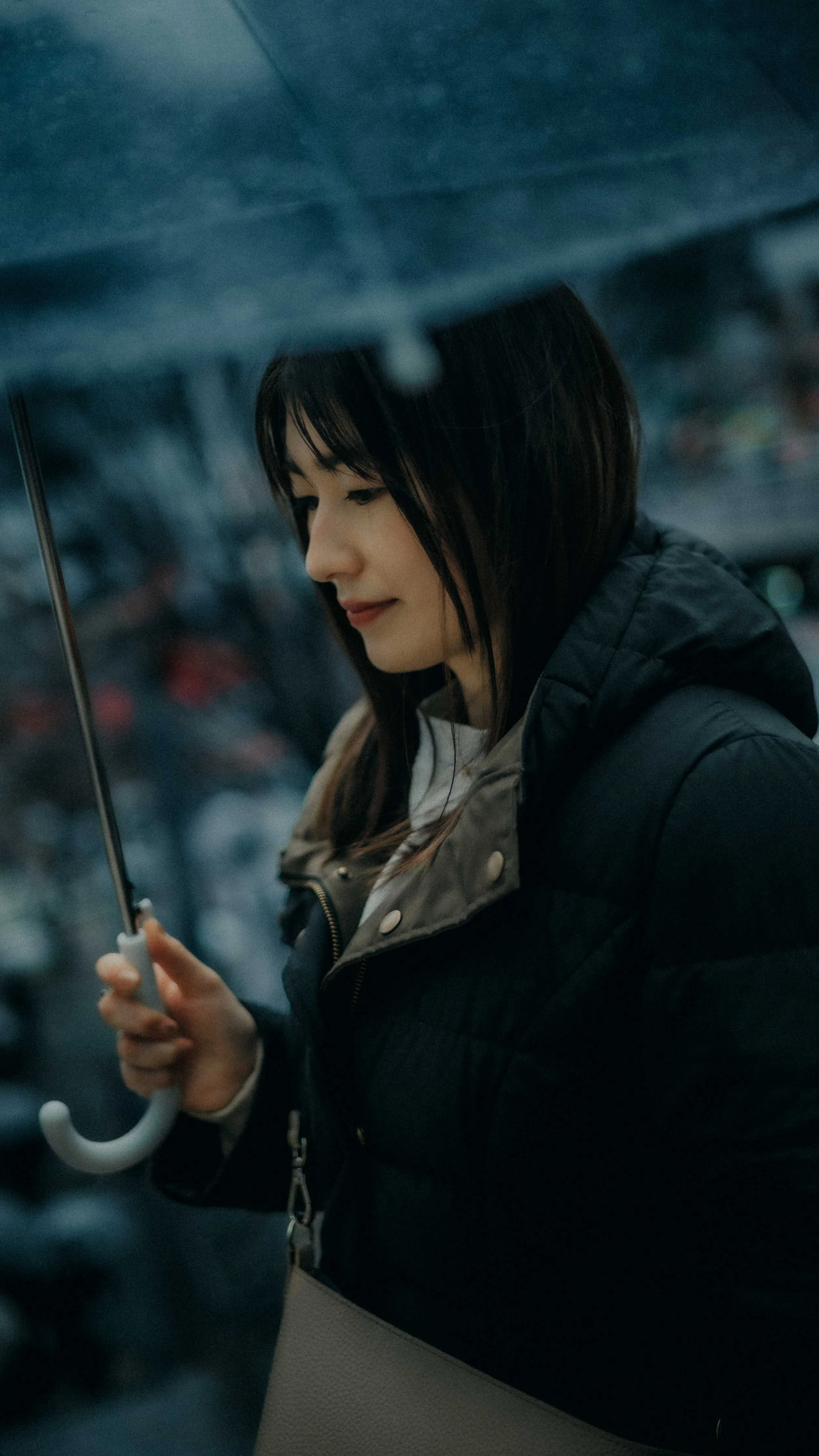 1-tokyo-portrait-shinjuku-rain-umbrellaprofile-leicasl2.jpg