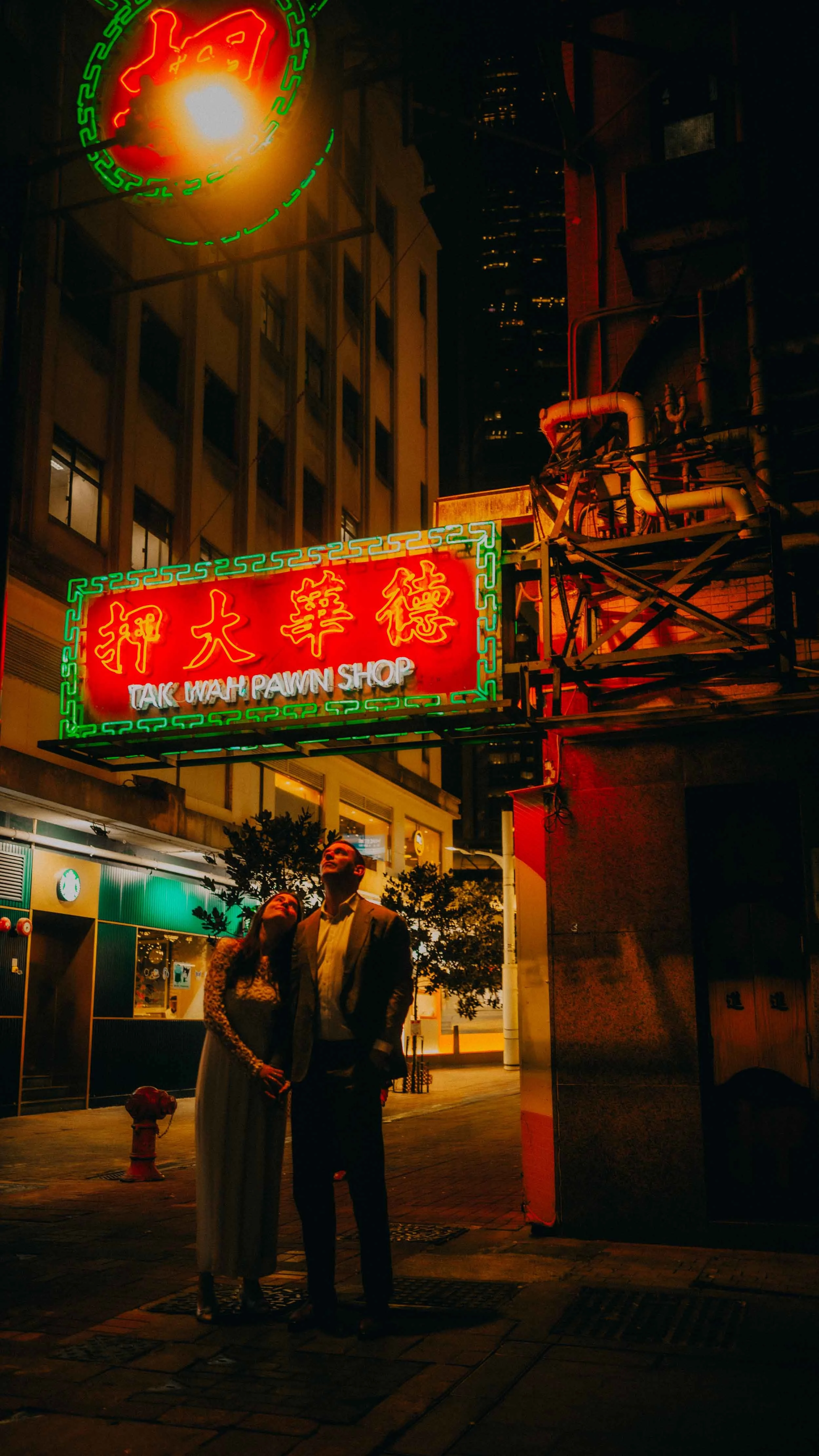 9-hongkong-elopement-central-night-pawnshop-leicaq3.jpg