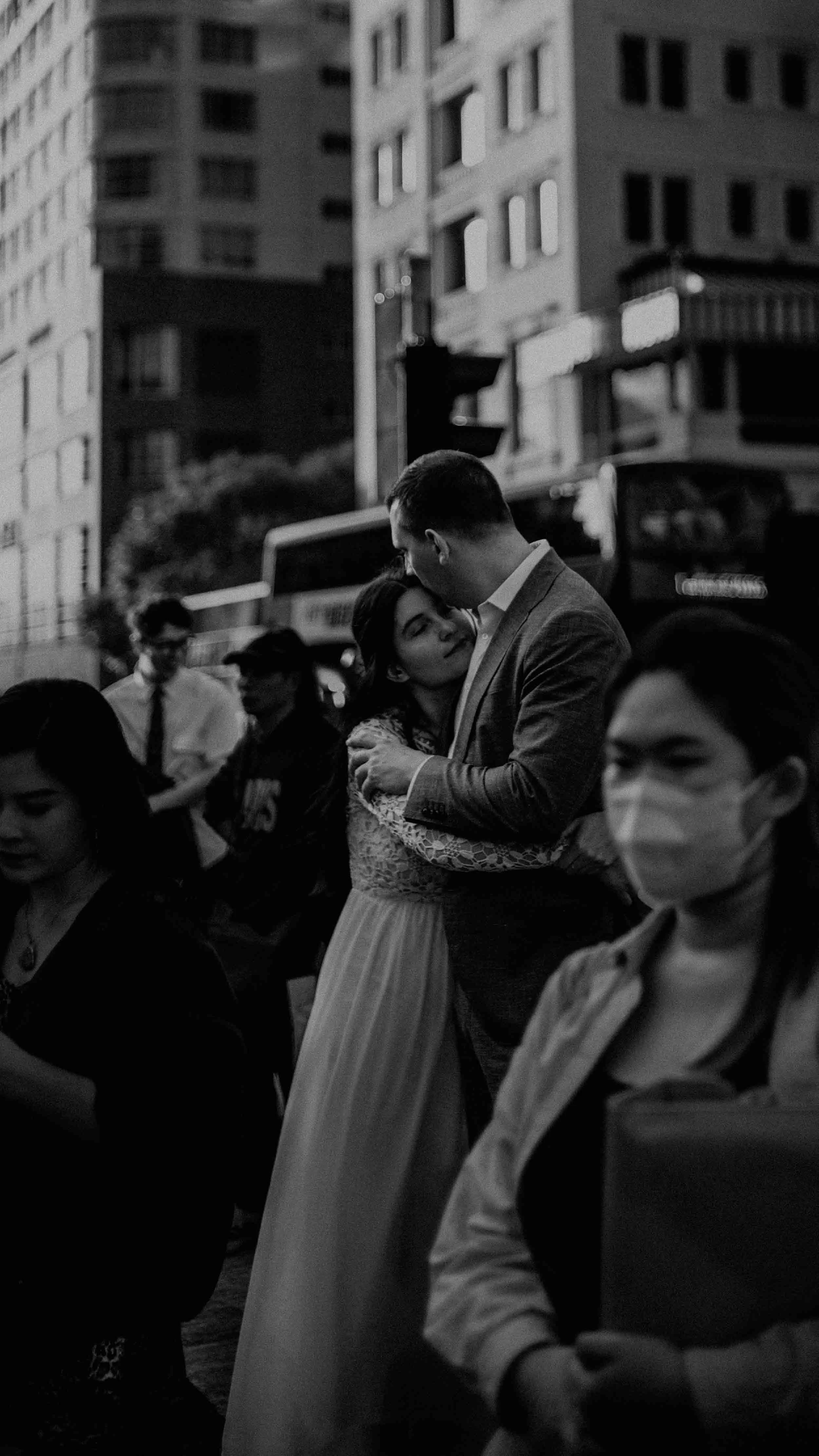 24-hongkong-elopement-tst-street-crowdembrace-leicasl2.jpg