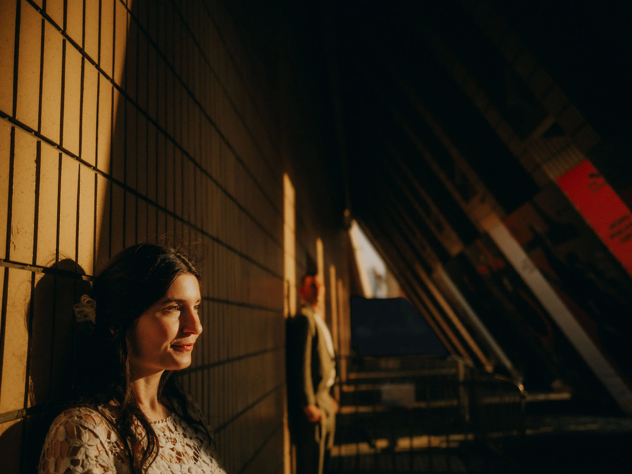 29-hongkong-elopement-culturalcentre-goldenlight-portrait-leicaq3.jpg