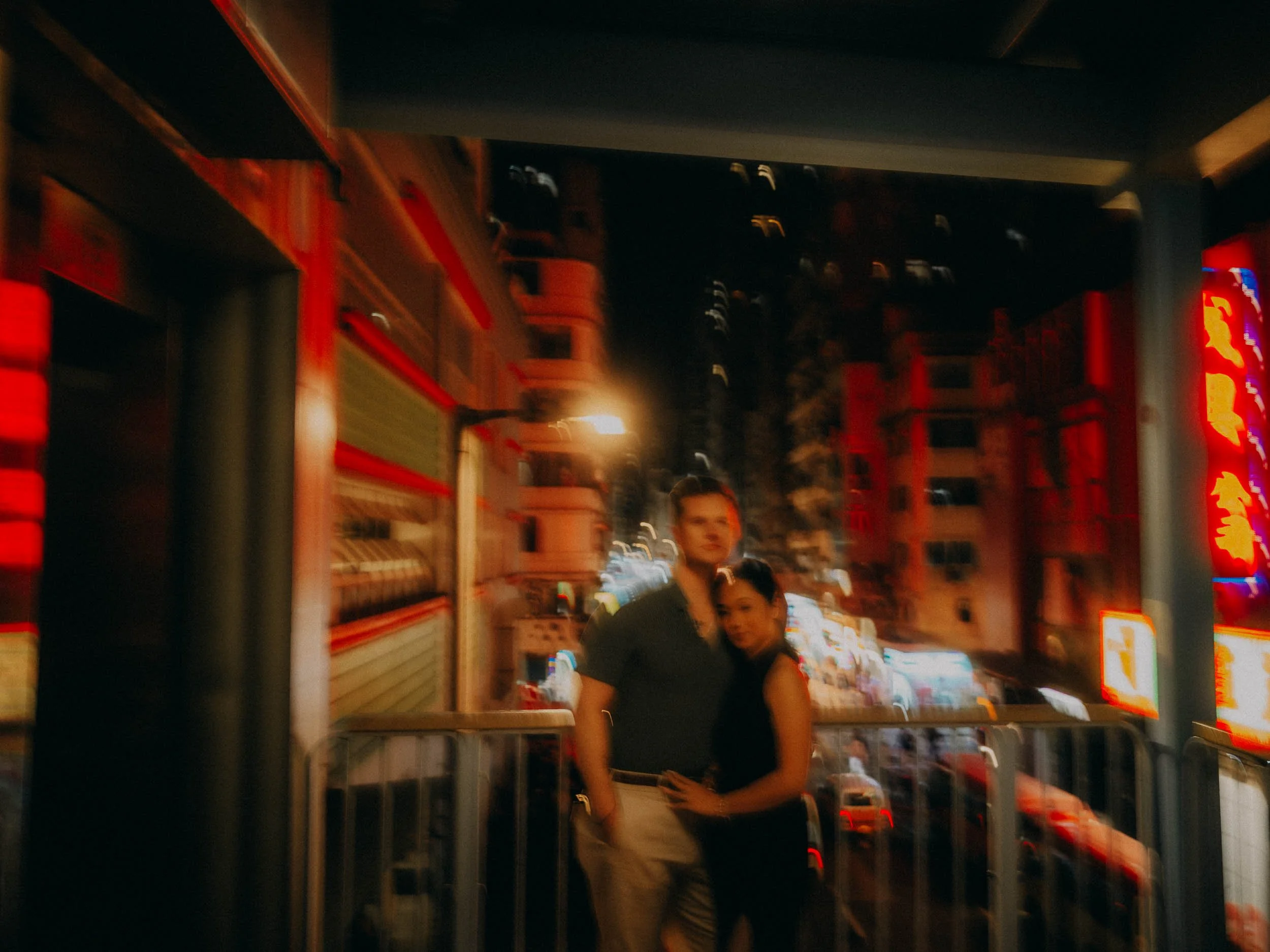 36-hongkong-engagement-mongkok-overpass-motionblur-leicaq3.jpg