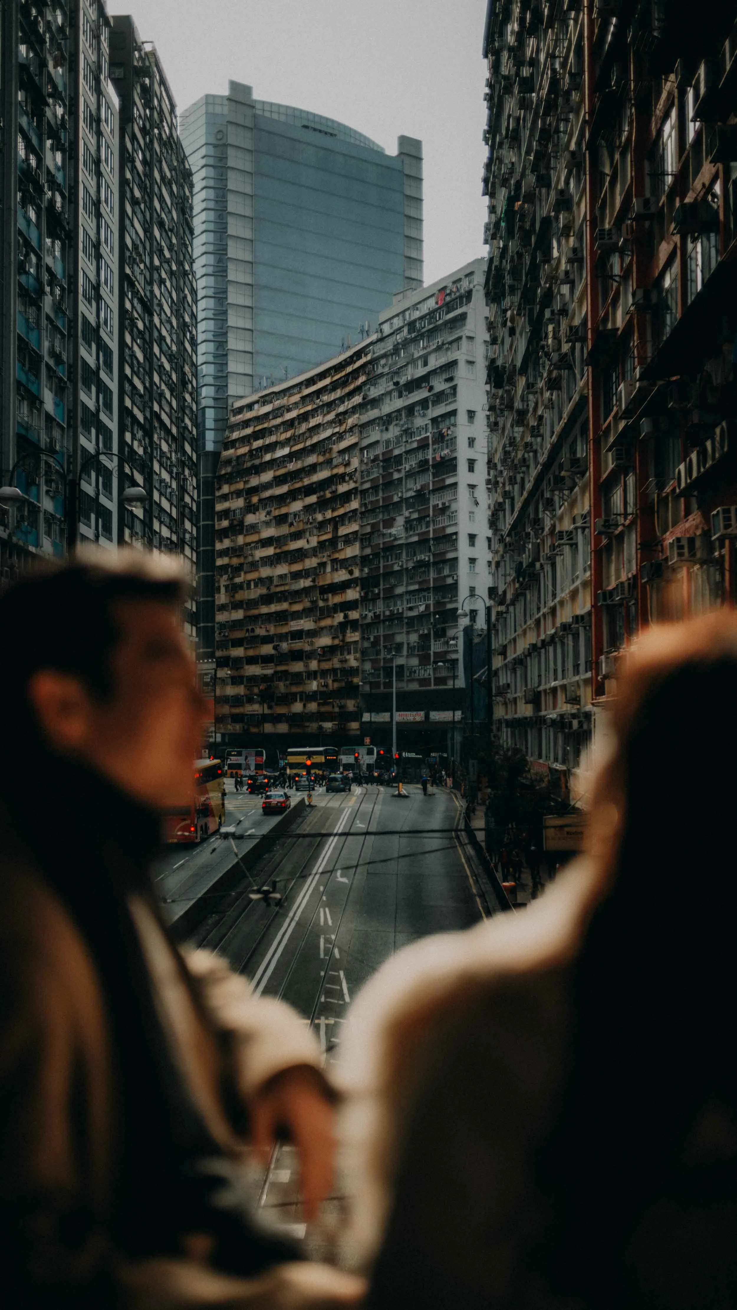 1-hongkong-coupleshoot-northpoint-overpass-streetdepth-leicasl2.jpg