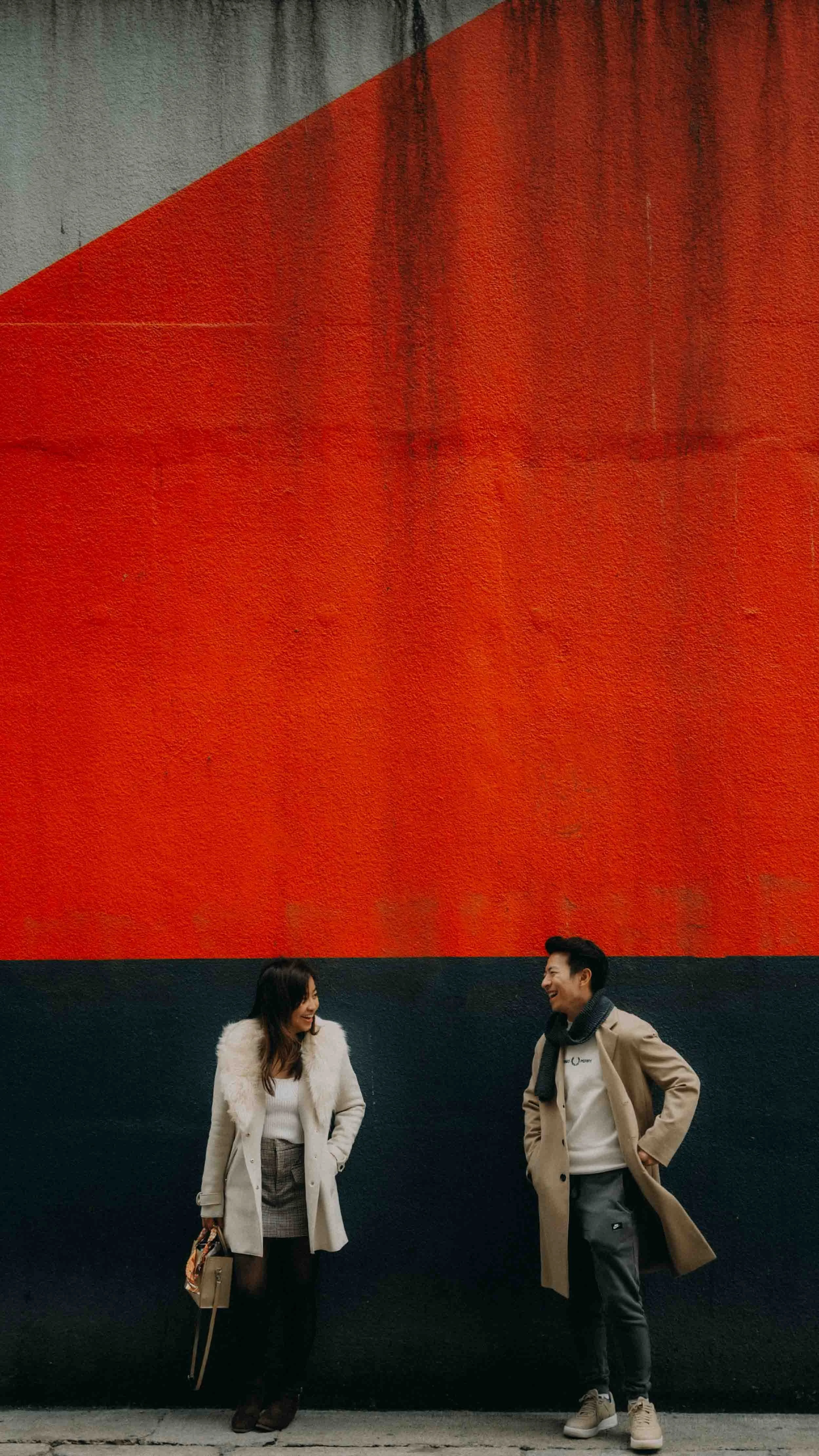 2-hongkong-coupleshoot-redwall-laughter-leicaq3.jpg