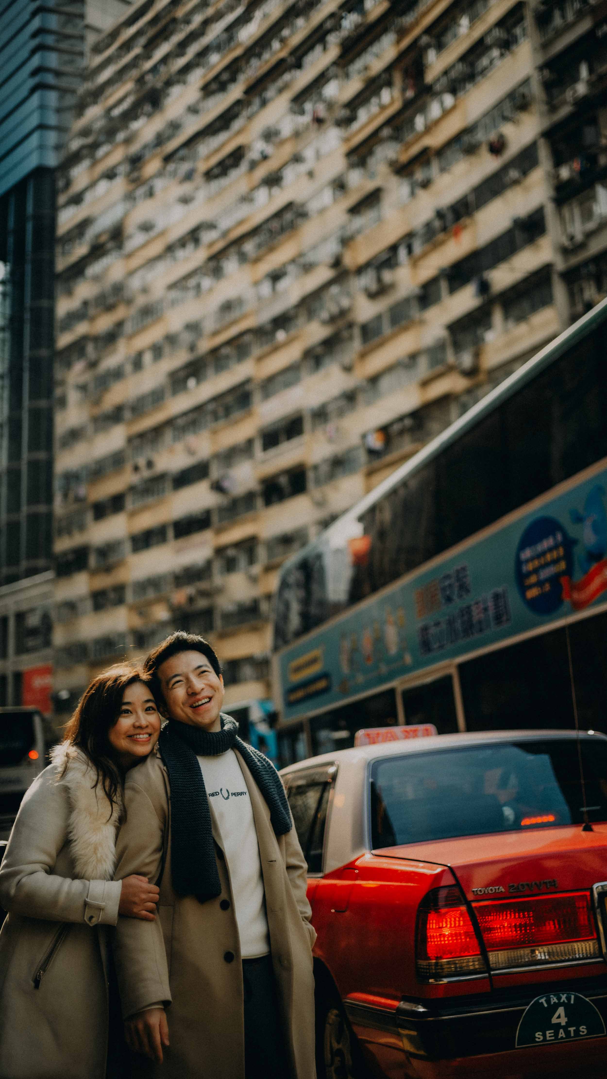 5-hongkong-coupleshoot-northpoint-street-redtaxi-leicasl2.jpg