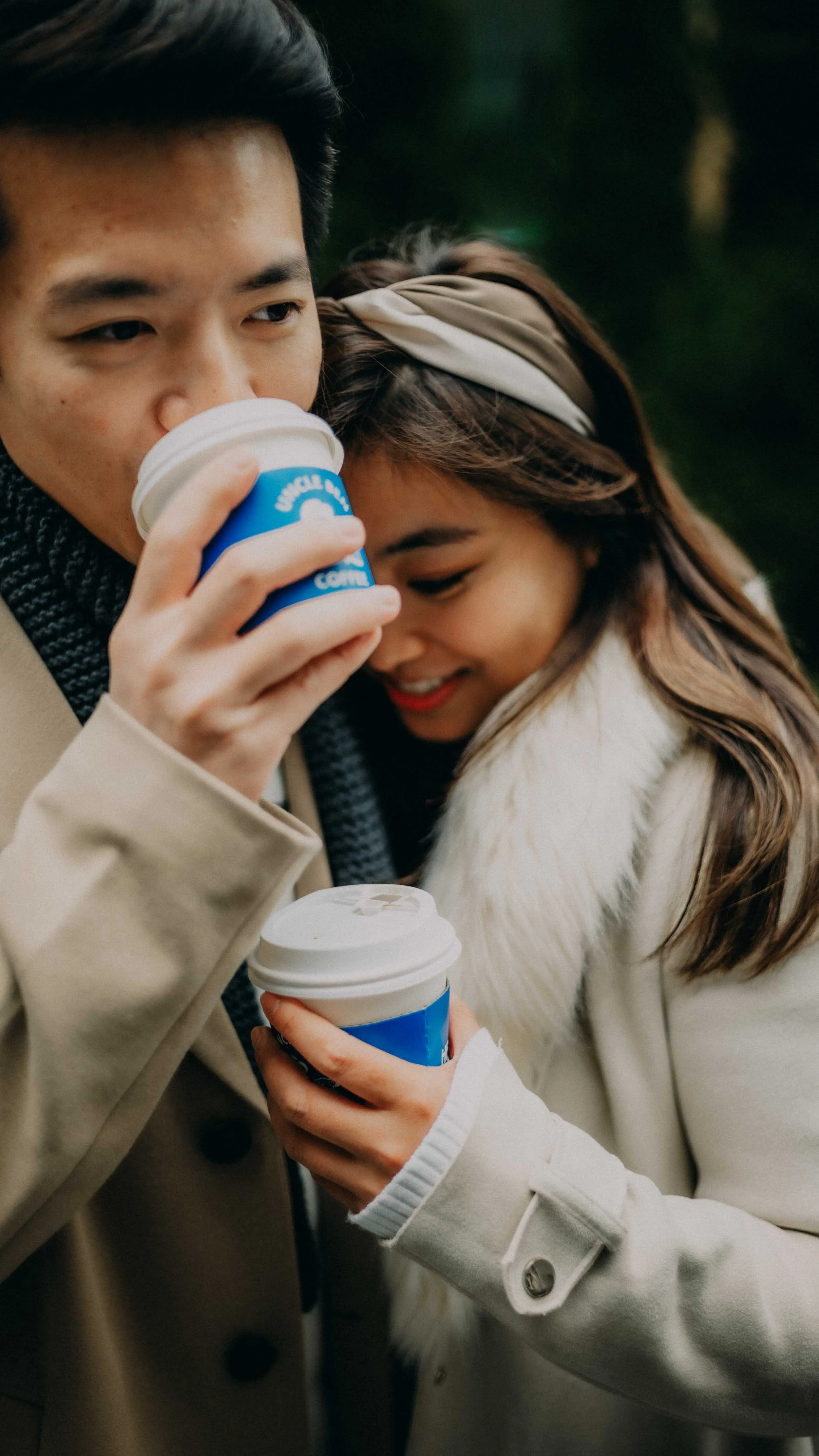 11-hongkong-coupleshoot-coffee-shoulder-closeup-leicasl2.jpg