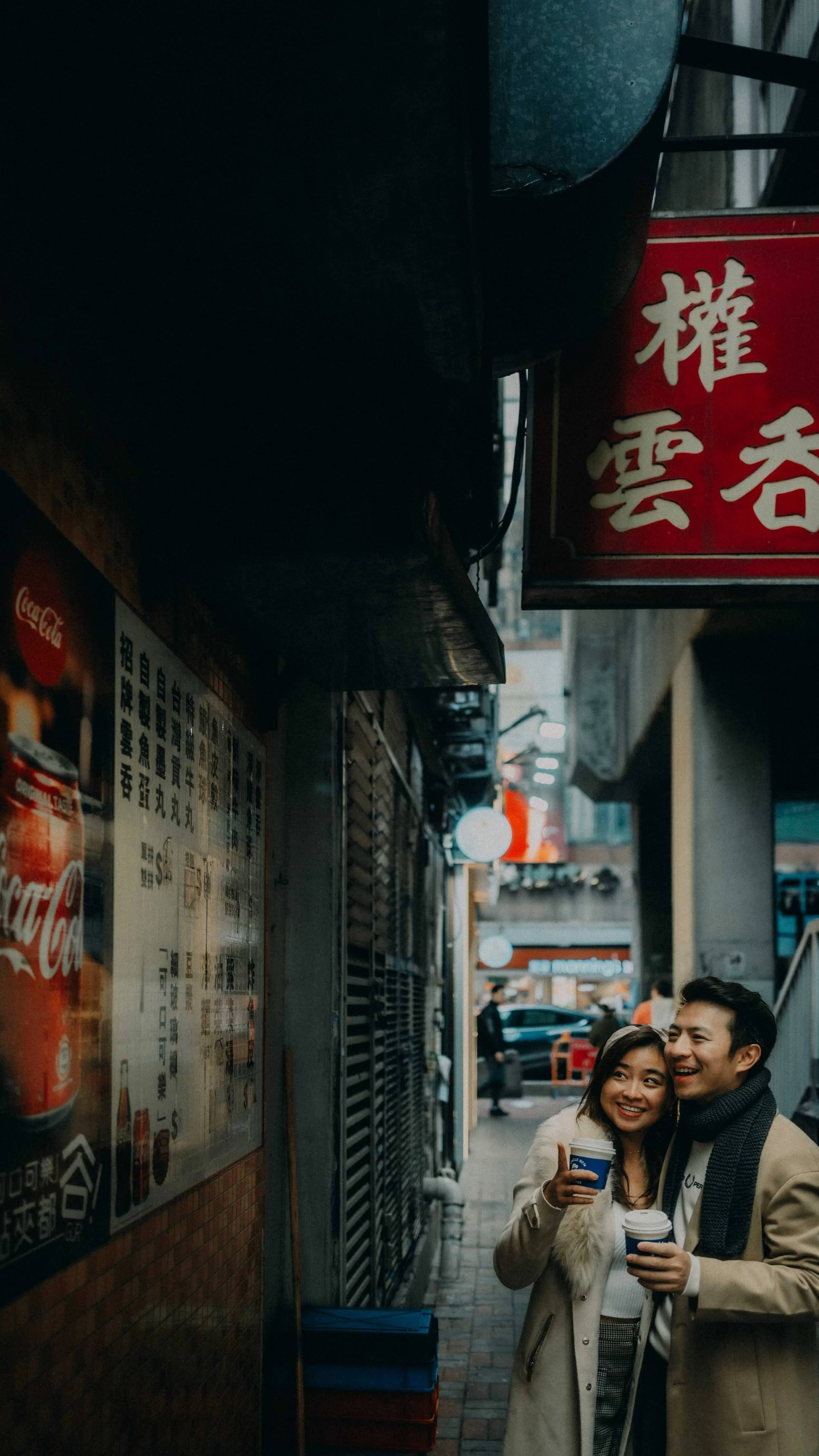 22-hongkong-coupleshoot-storefront-redsign-coffee-leicaq3.jpg