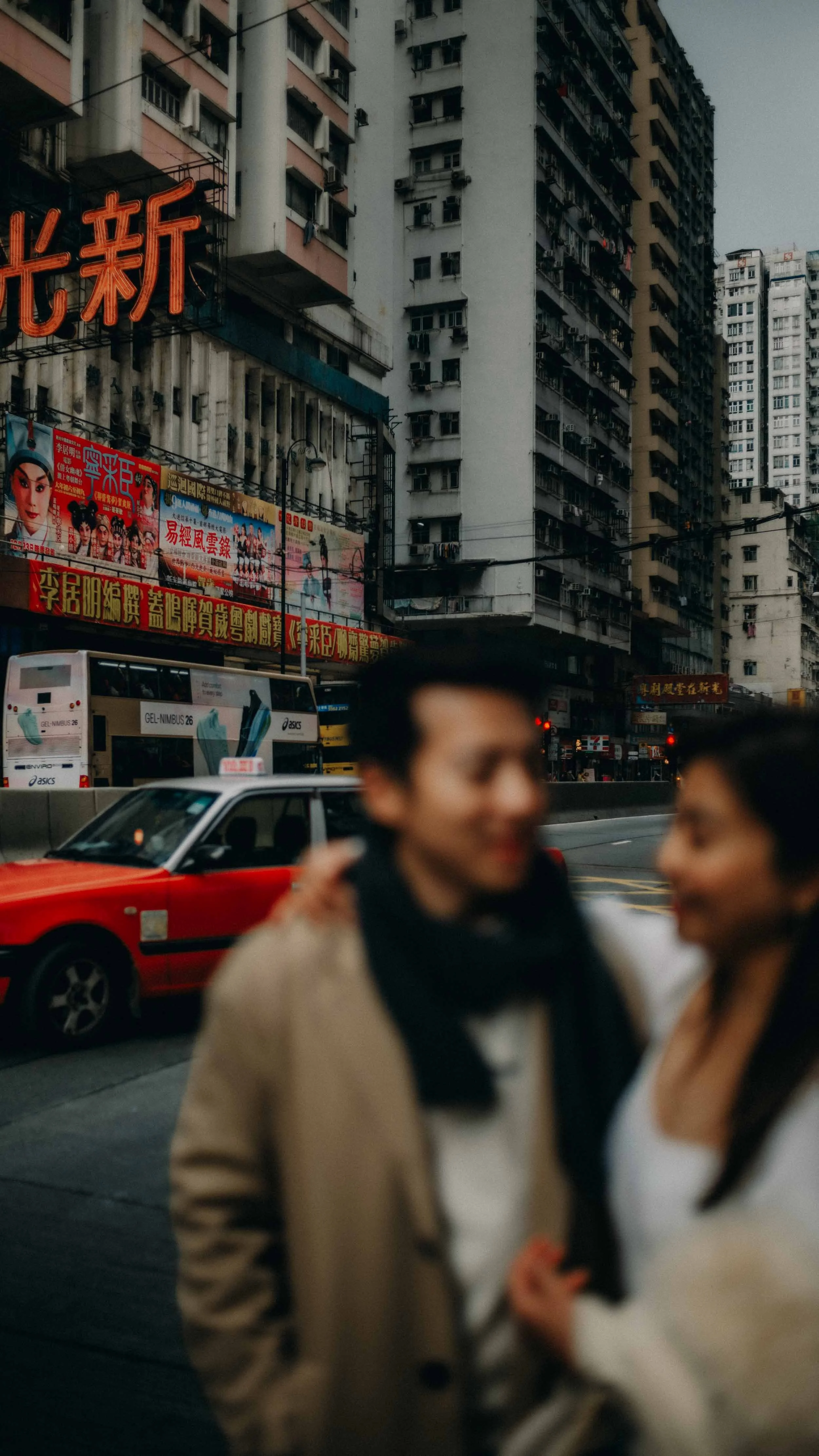 24-hongkong-coupleshoot-northpoint-sunbeamtheatre-softforeground-leicasl2.jpg
