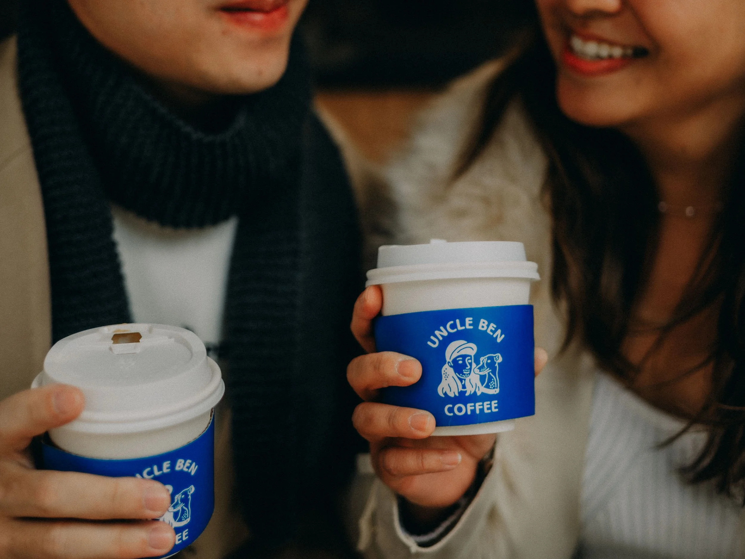26-hongkong-coupleshoot-coffee-cupdetail-leicasl2.jpg