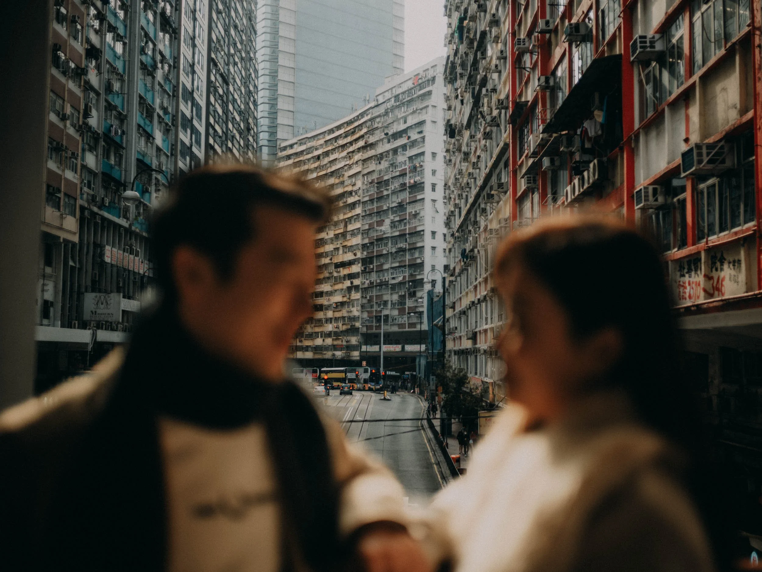 31-hongkong-coupleshoot-northpoint-overpass-cityview-leicasl2.jpg