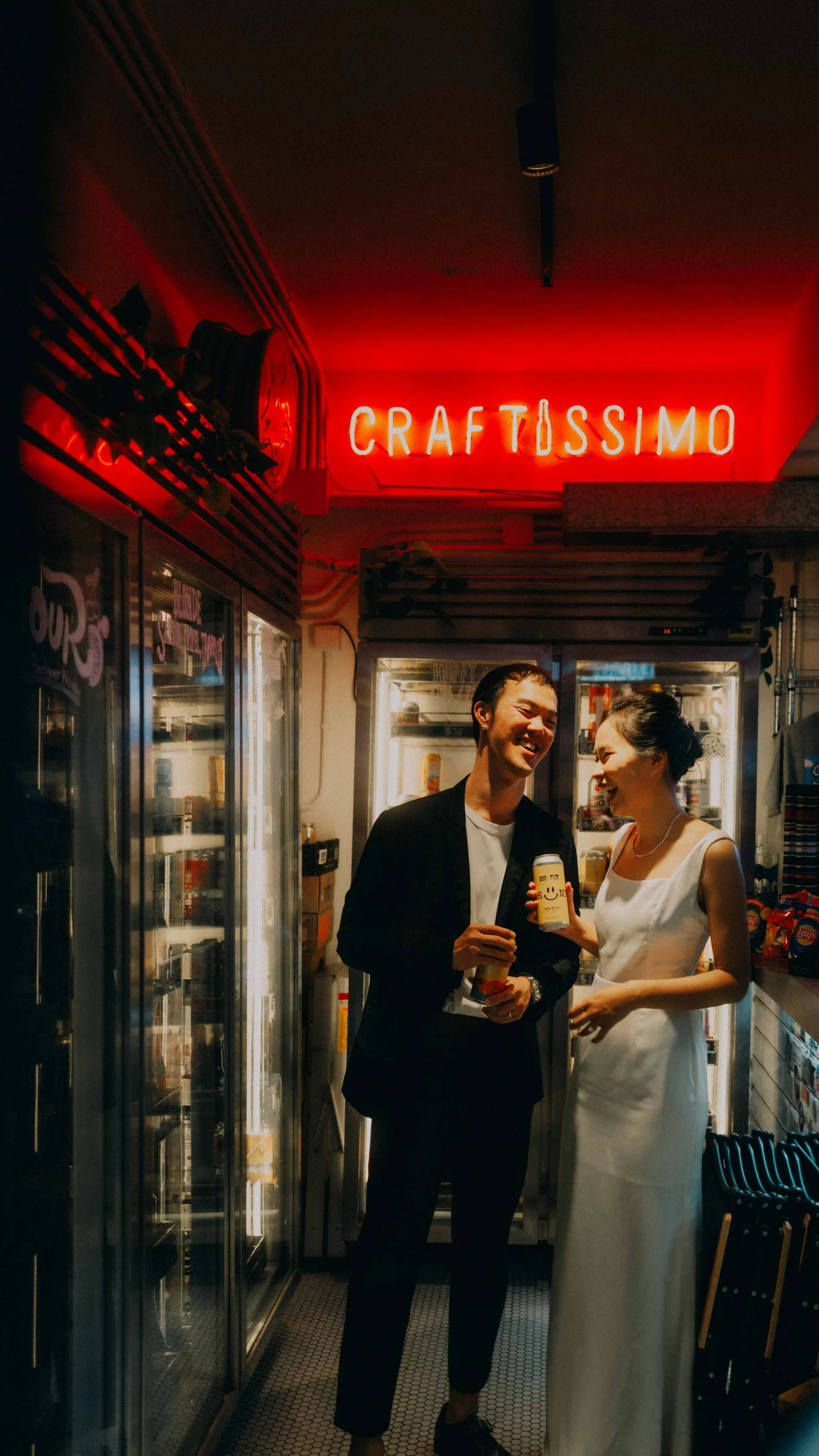3-hongkong-prewedding-craftissimo-indoor-beercans-leicaq3.jpg
