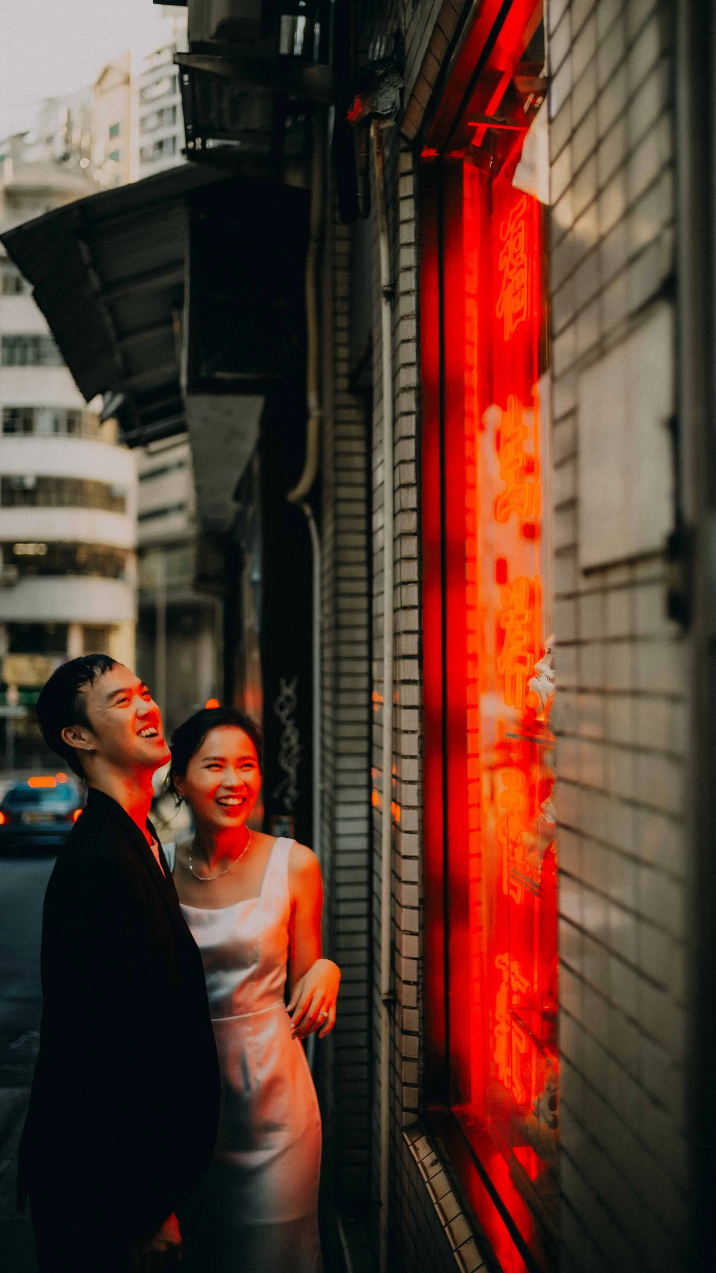 9-hongkong-prewedding-storefront-day-redneon-leicasl2.jpg