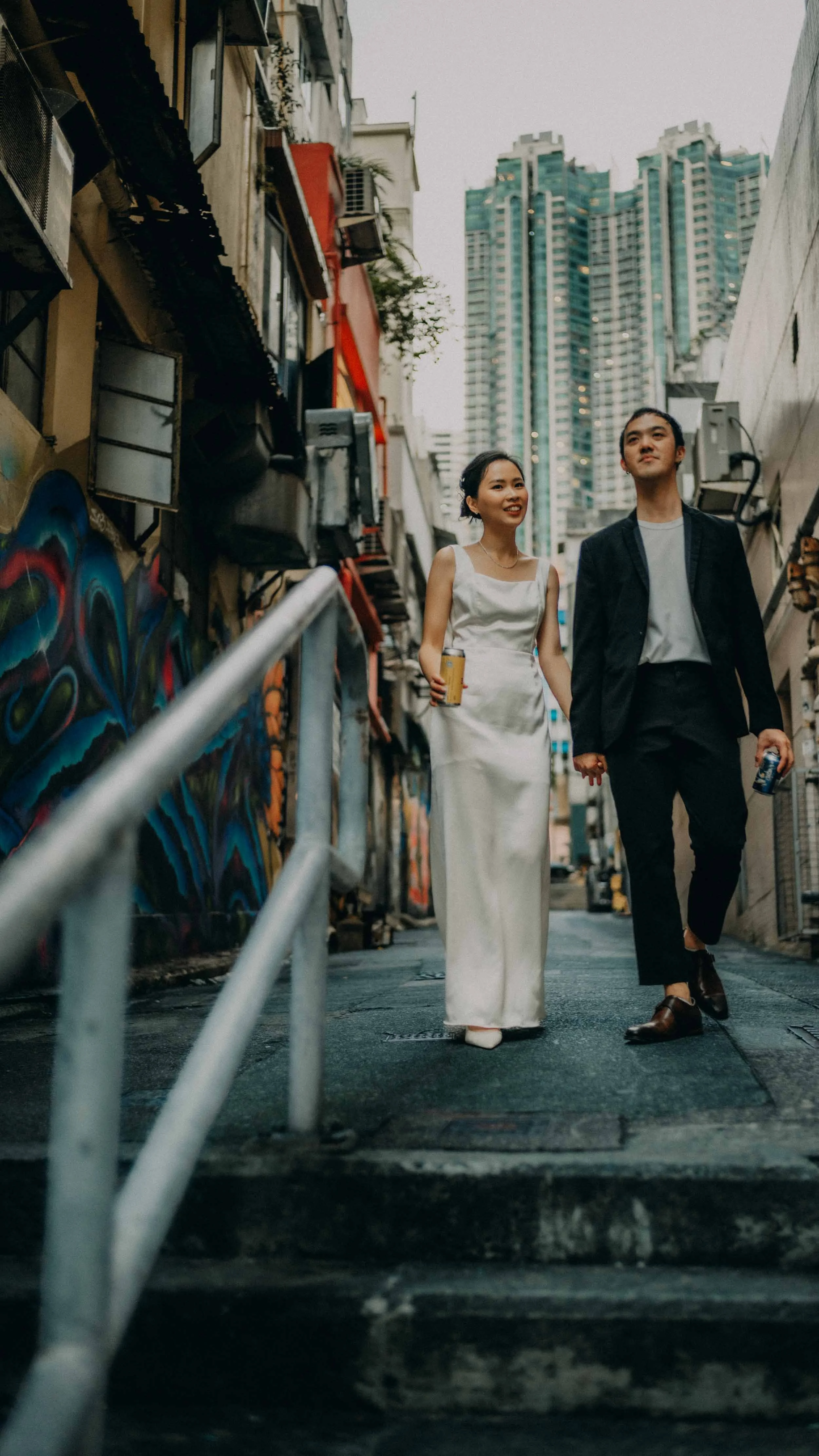 10-hongkong-prewedding-alley-steps-handinhand-leicasl2.jpg