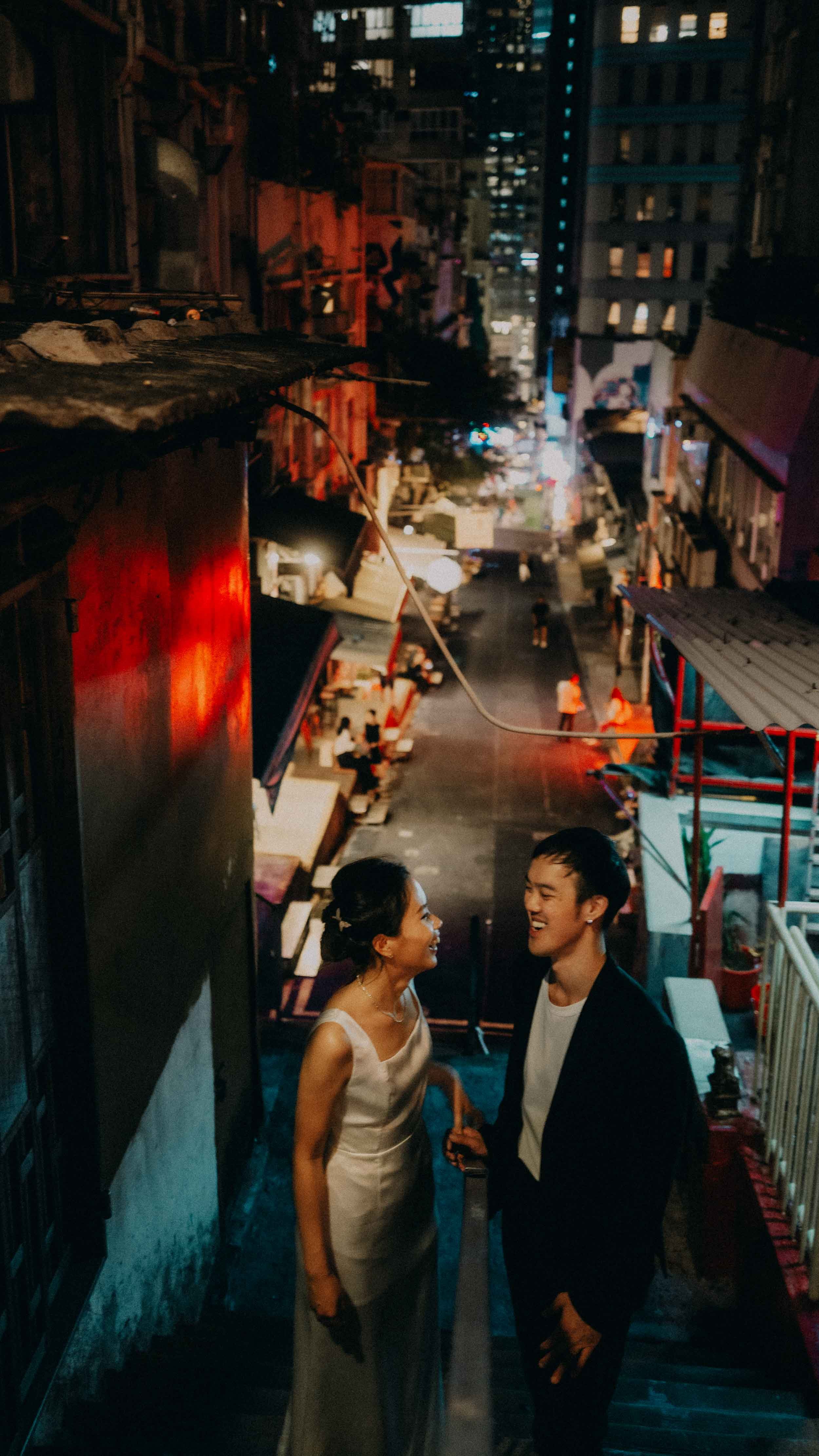 11-hongkong-prewedding-night-stairs-sharedlaughter-leicaq3.jpg