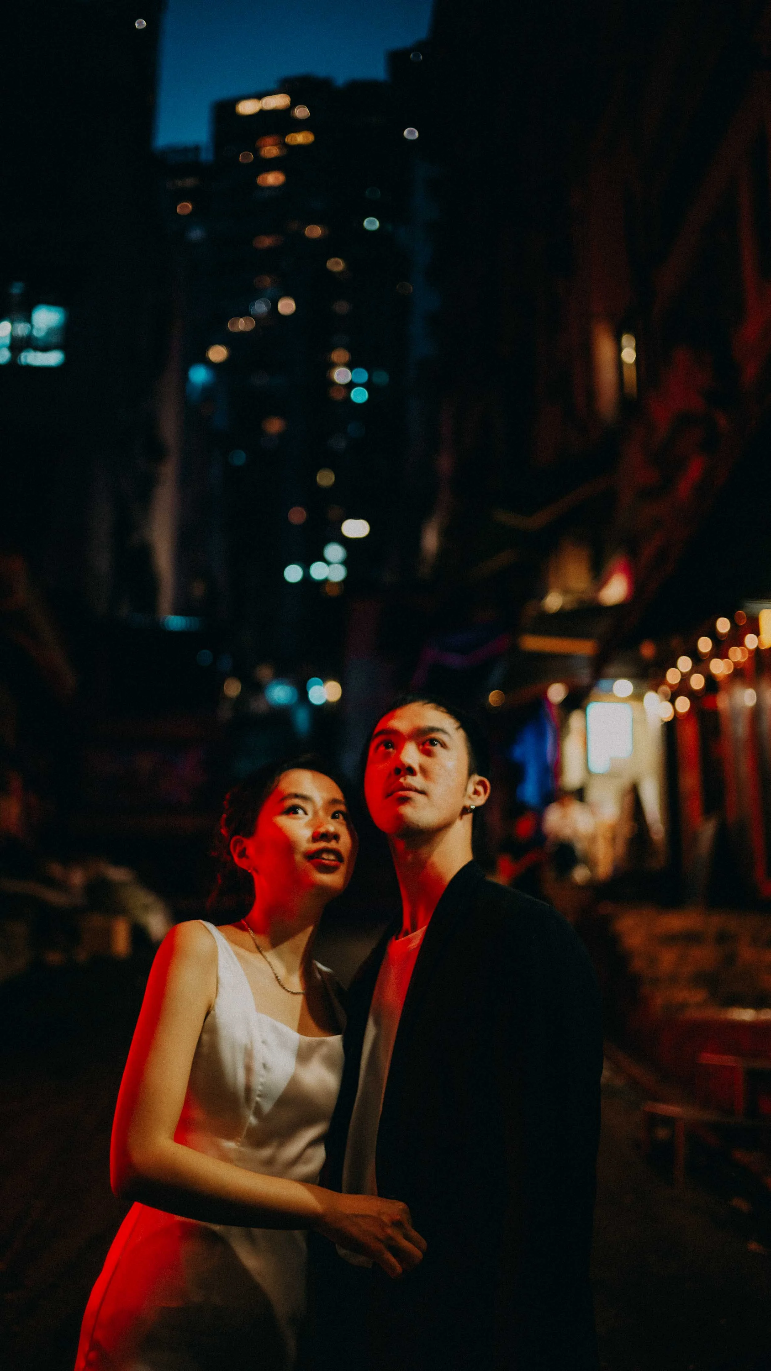 13-hongkong-prewedding-peelstreet-night-lookingup-leicasl2.jpg