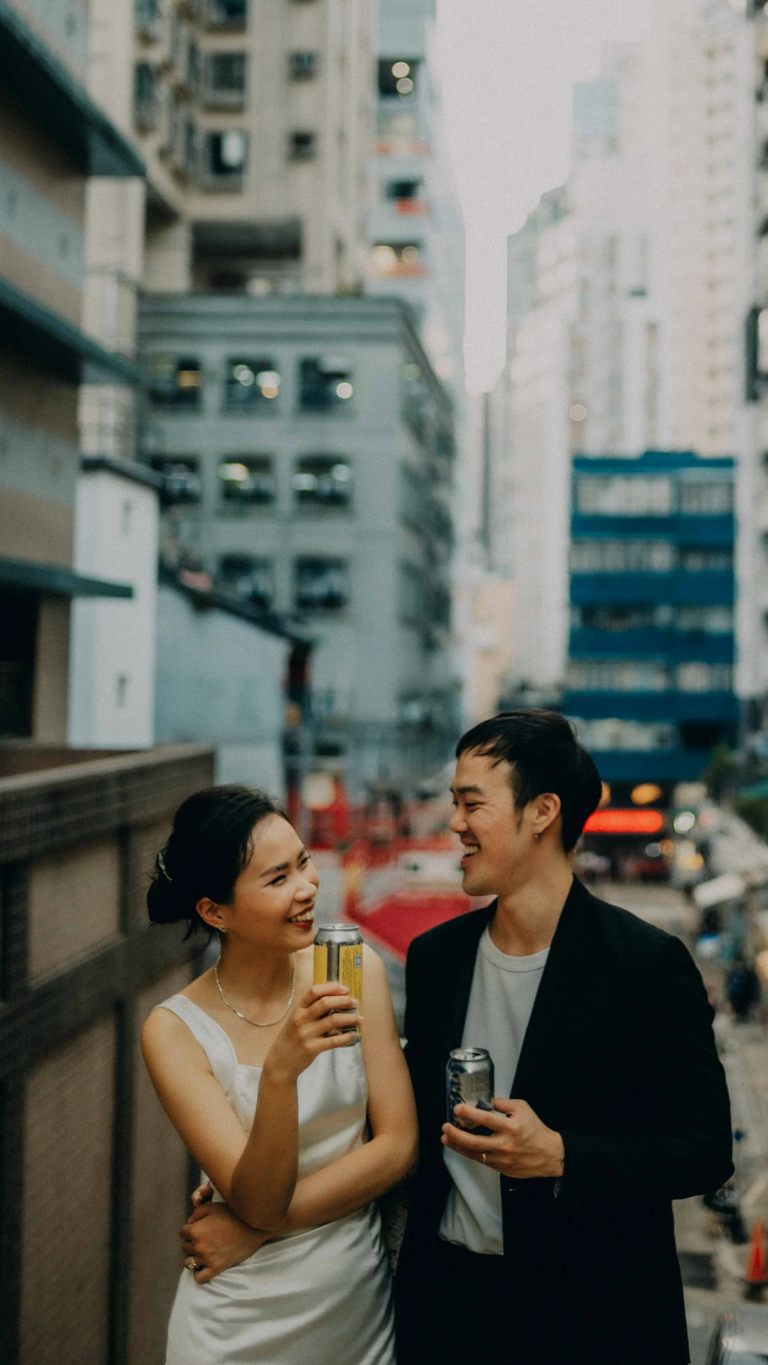 15-hongkong-prewedding-cityview-beercans-sharedlaughter-leicasl2.jpg