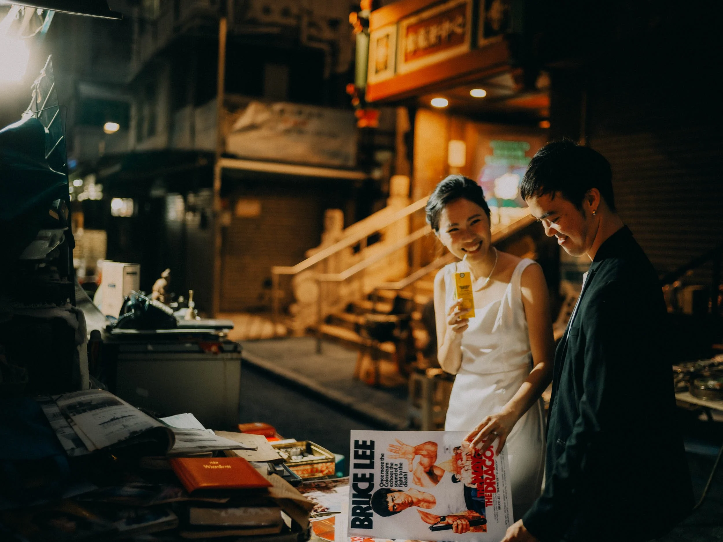 26-hongkong-prewedding-soho-posterbrowsing-leicasl2.jpg