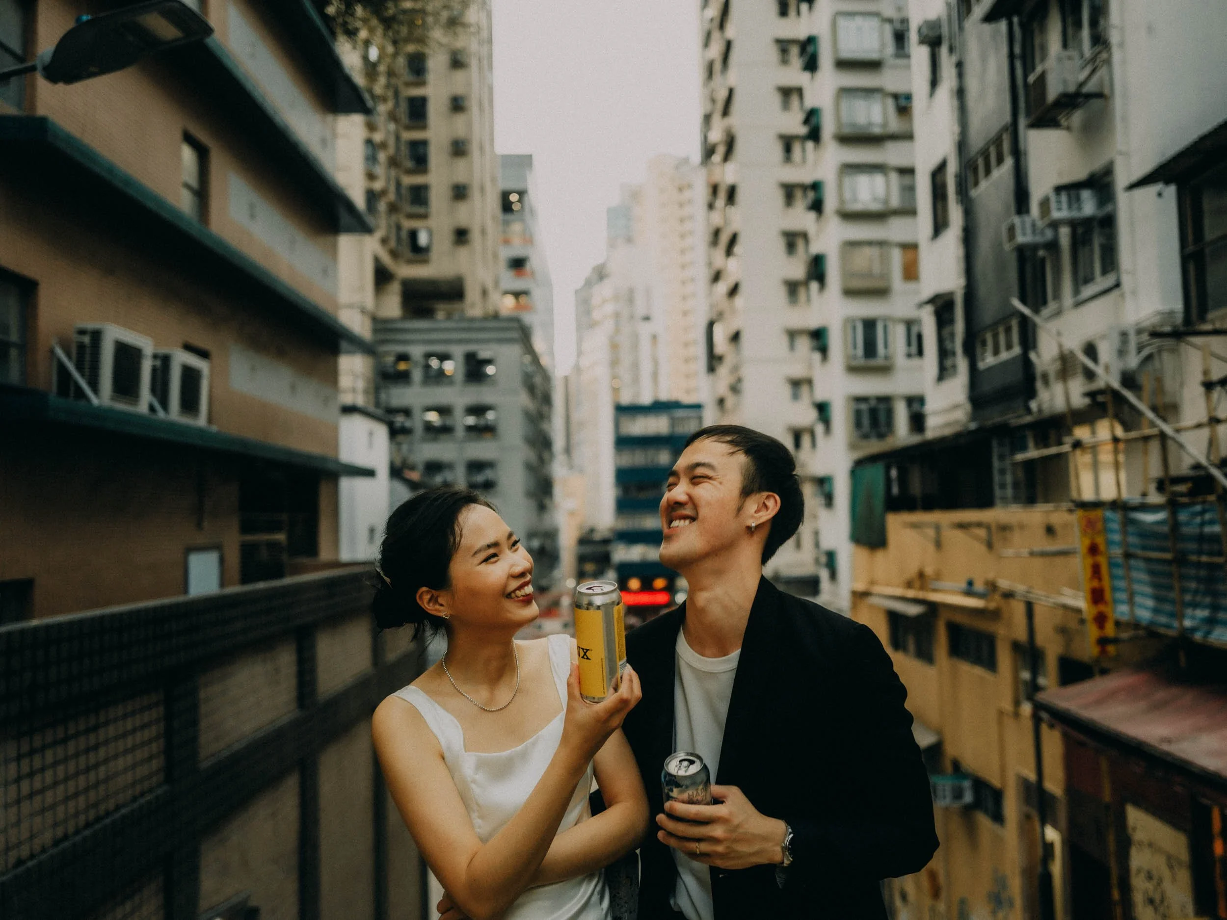 28-hongkong-prewedding-cityview-beercans-headback-laughter-leicaq3.jpg