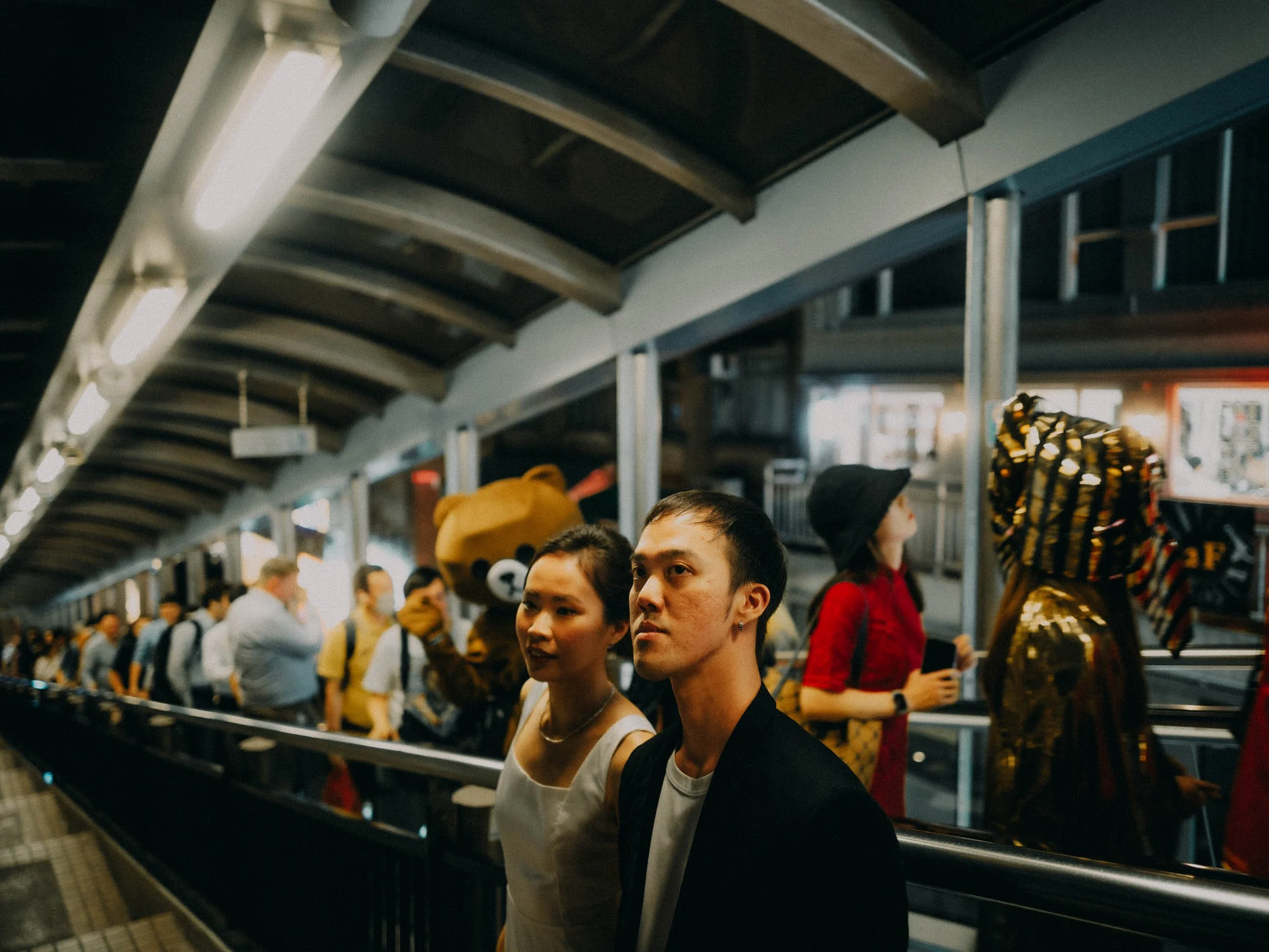32-hongkong-prewedding-midlevels-escalator-halloweencostumes-leicaq3.jpg