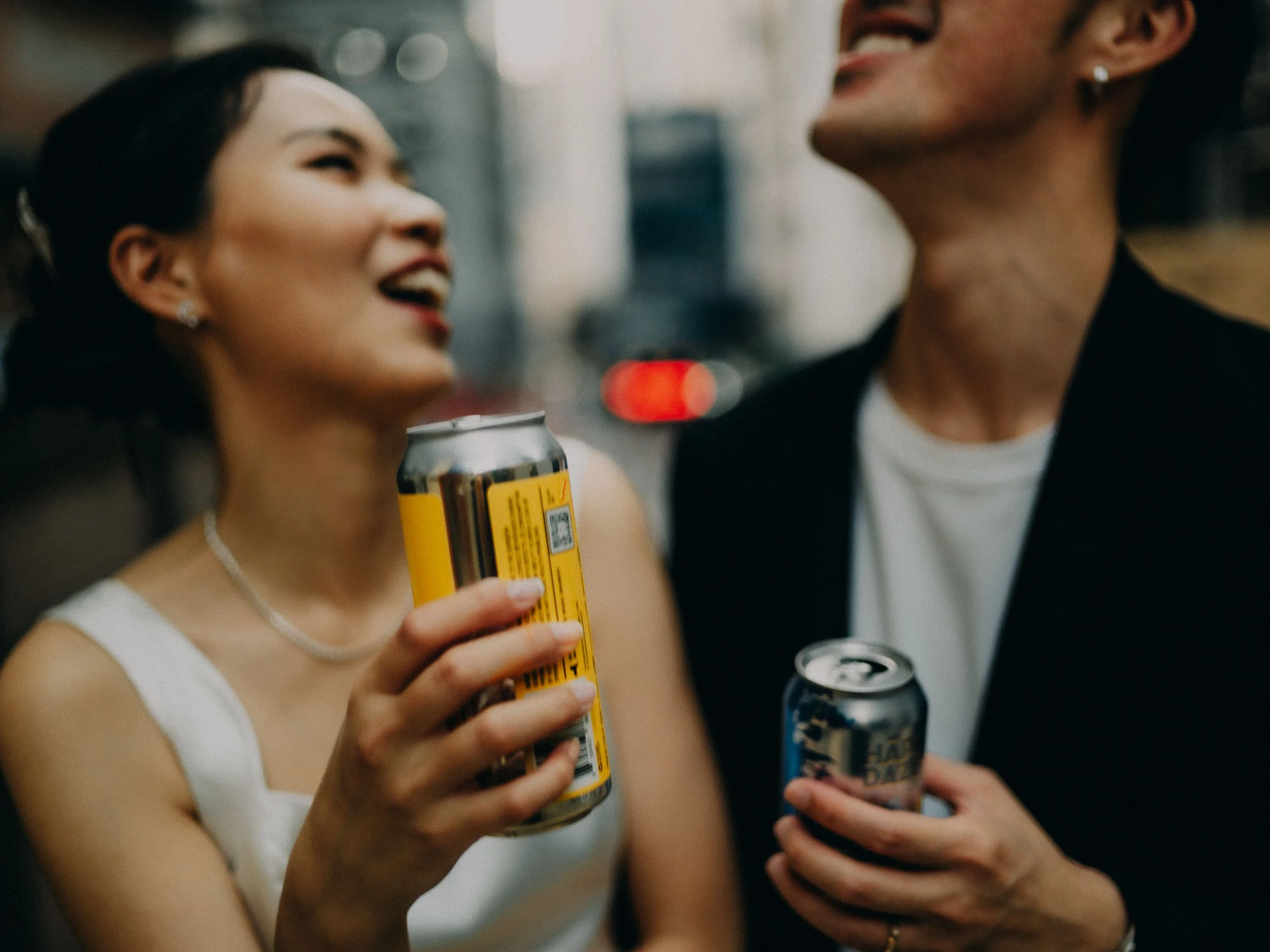 34-hongkong-prewedding-beercans-hands-closeup-leicasl2.jpg