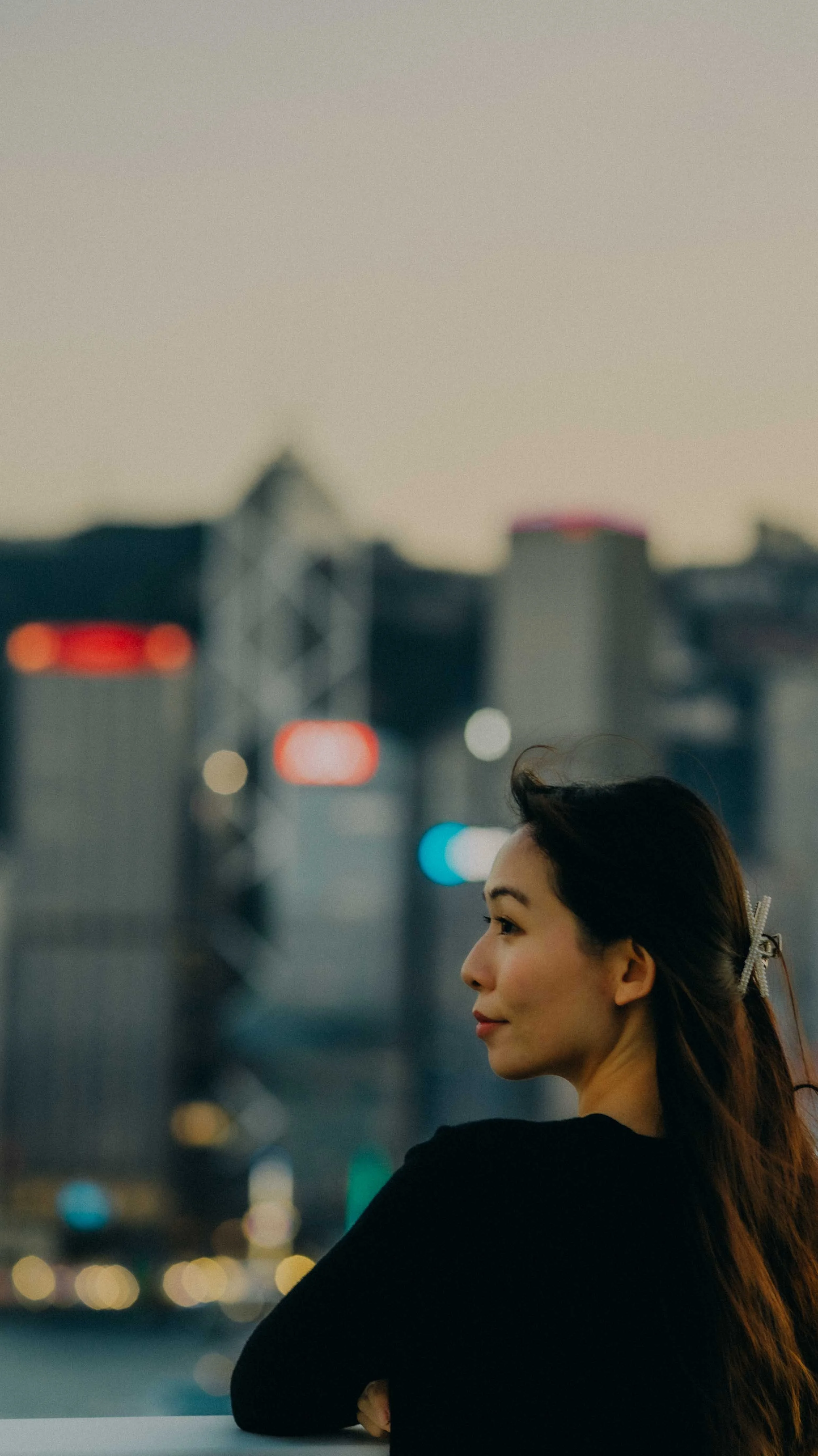 1-hongkong-portrait-victoriaharbour-waterfront-profilebokeh-leicasl2.jpg
