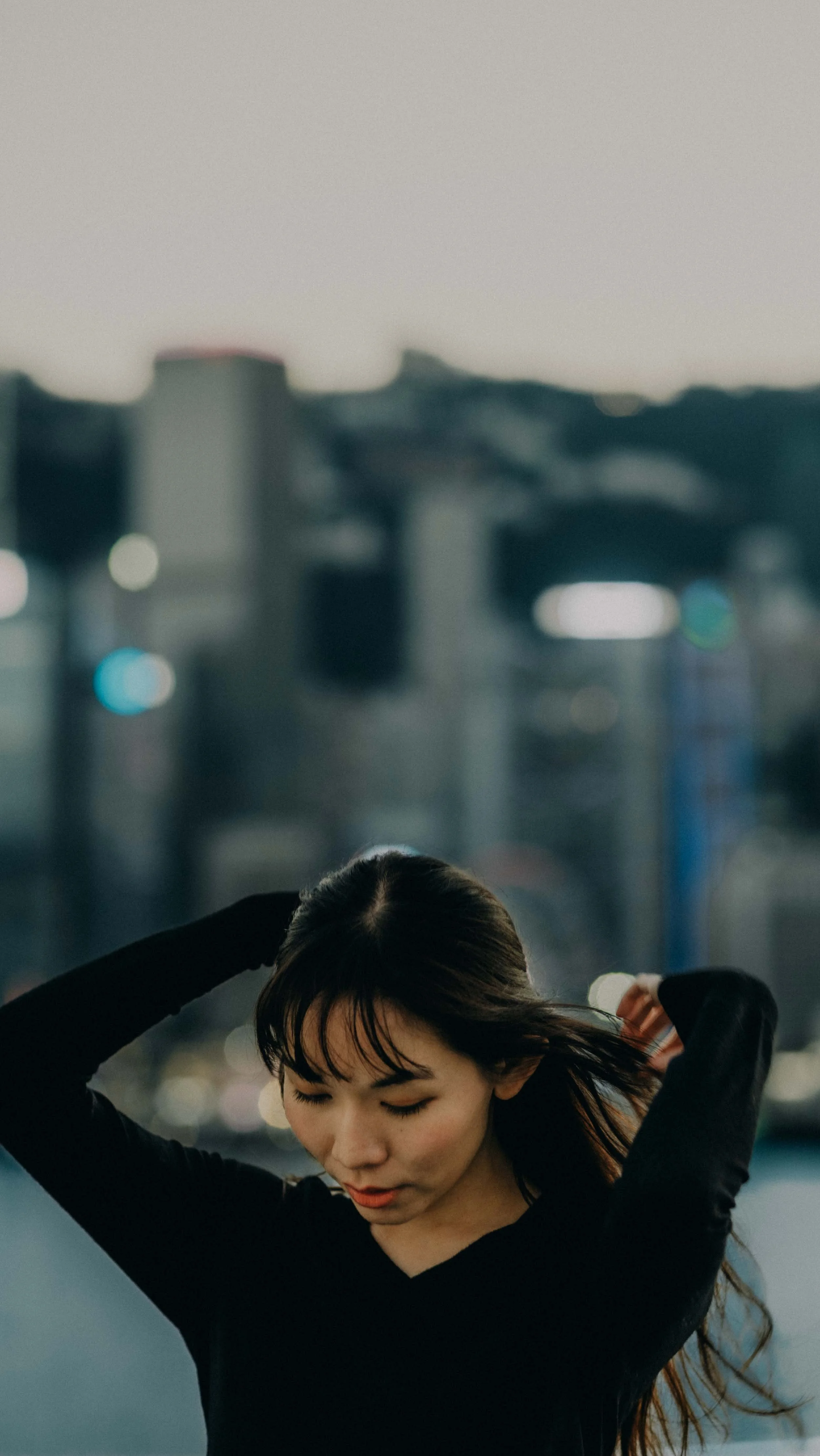 7-hongkong-portrait-victoriaharbour-waterfront-hairadjustment-leicasl2.jpg