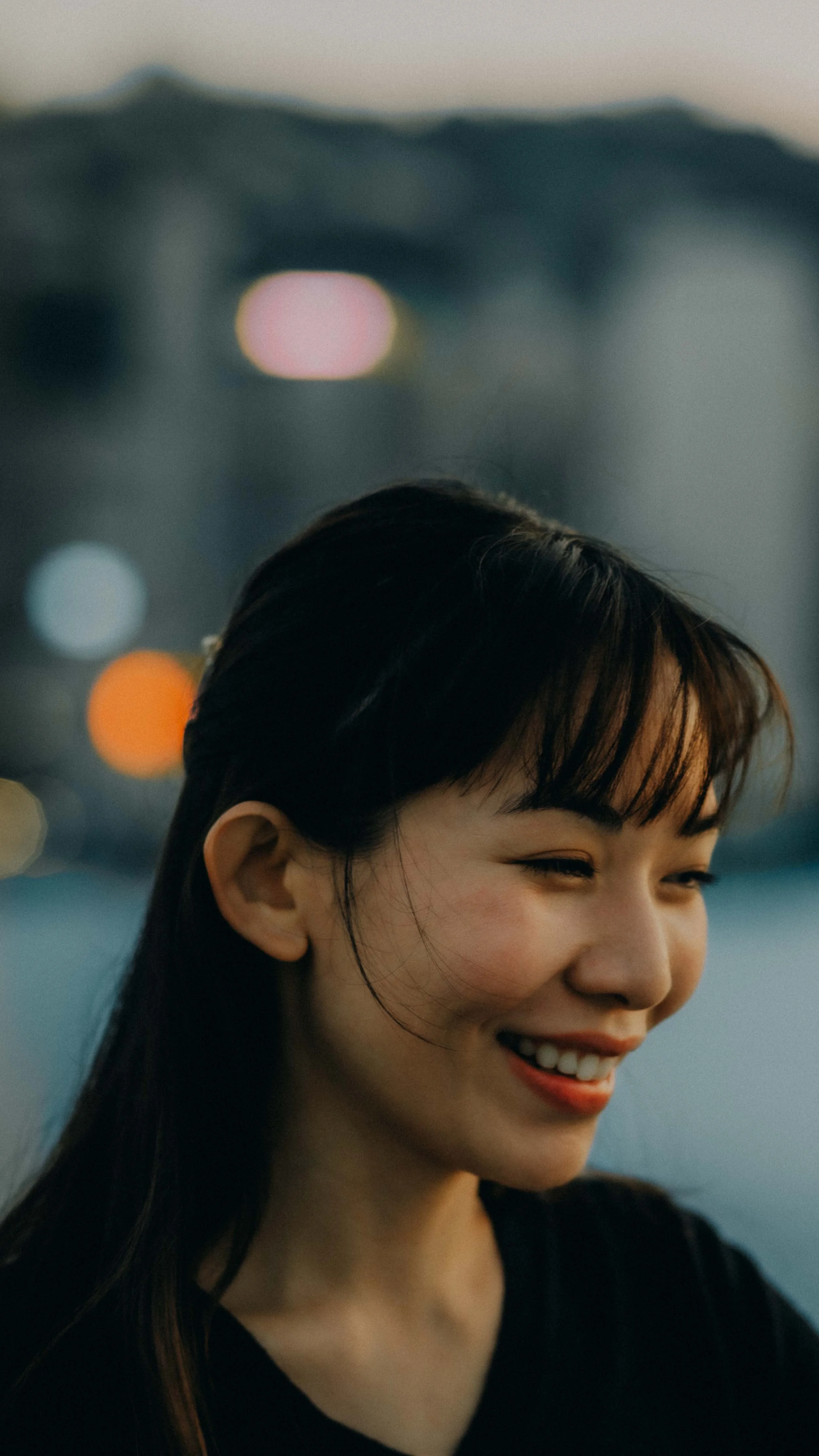 9-hongkong-portrait-victoriaharbour-waterfront-closeupsmile-leicasl2.jpg