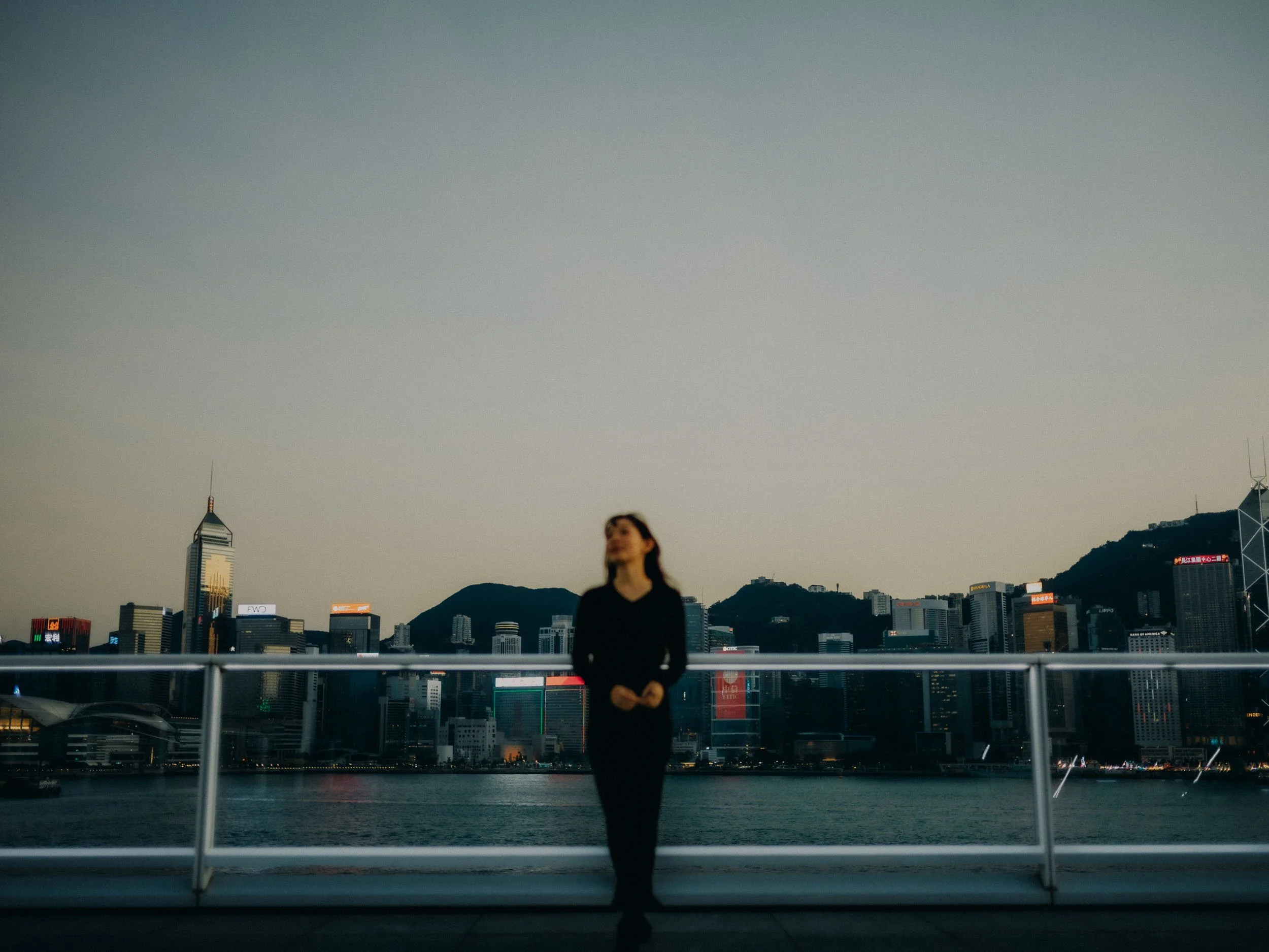 21-hongkong-portrait-victoriaharbour-waterfront-fullengthblur-leicam11.jpg