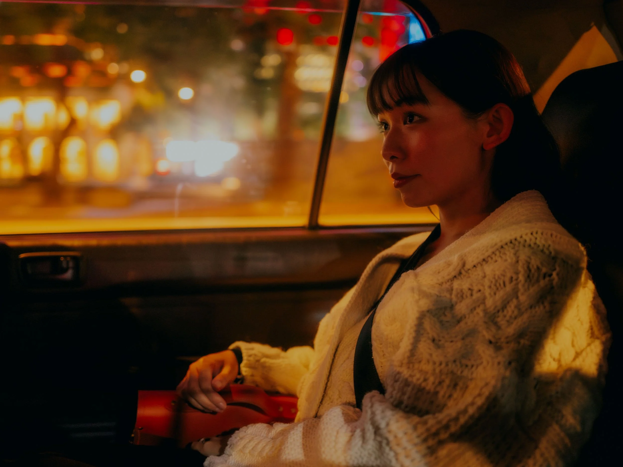 24-hongkong-portrait-causewaybay-taxi-amberlight-leicaq3.jpg