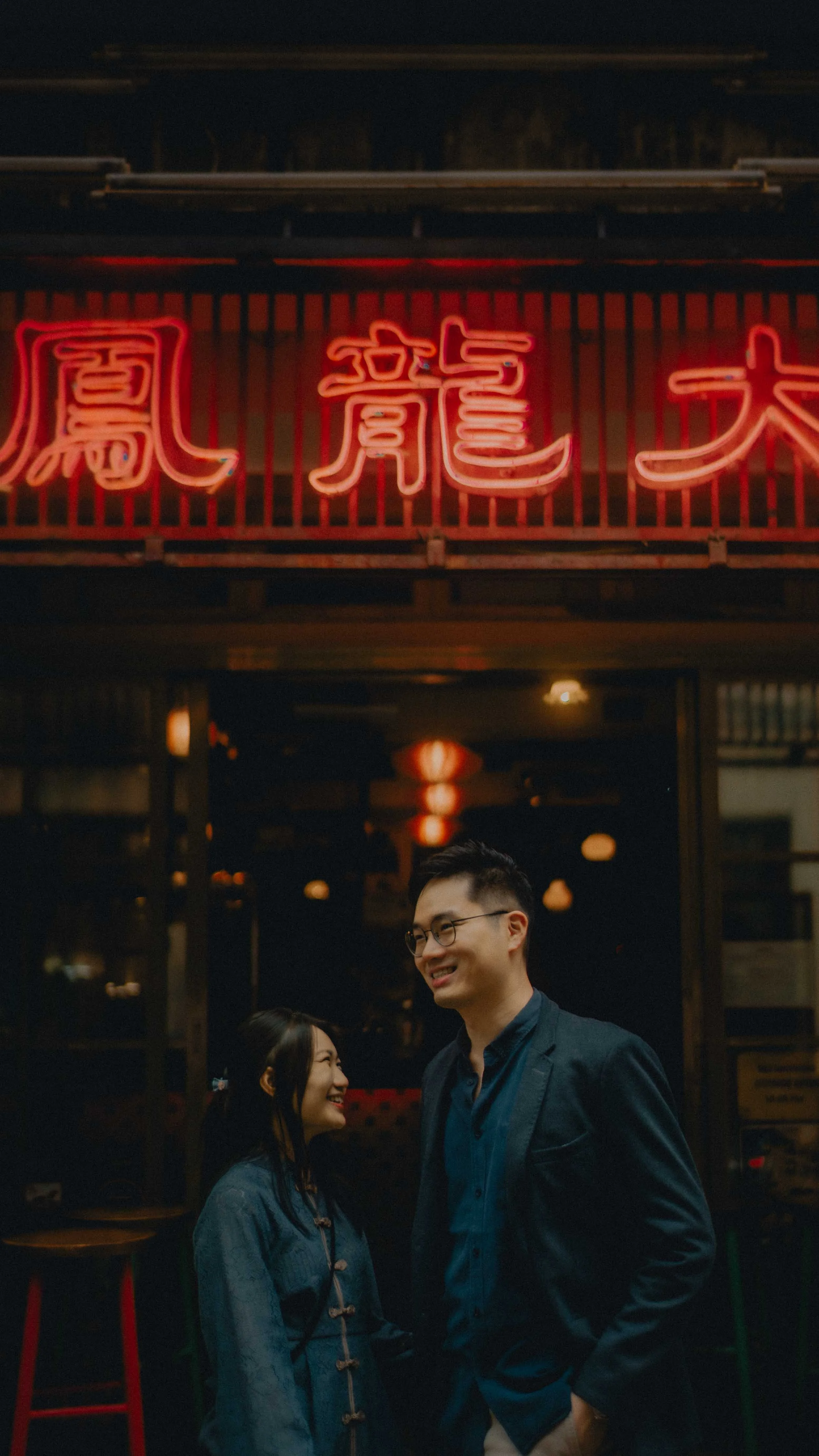 1-hongkong-engagement-wanchai-street-redneonsmile-sonya7riv.jpg