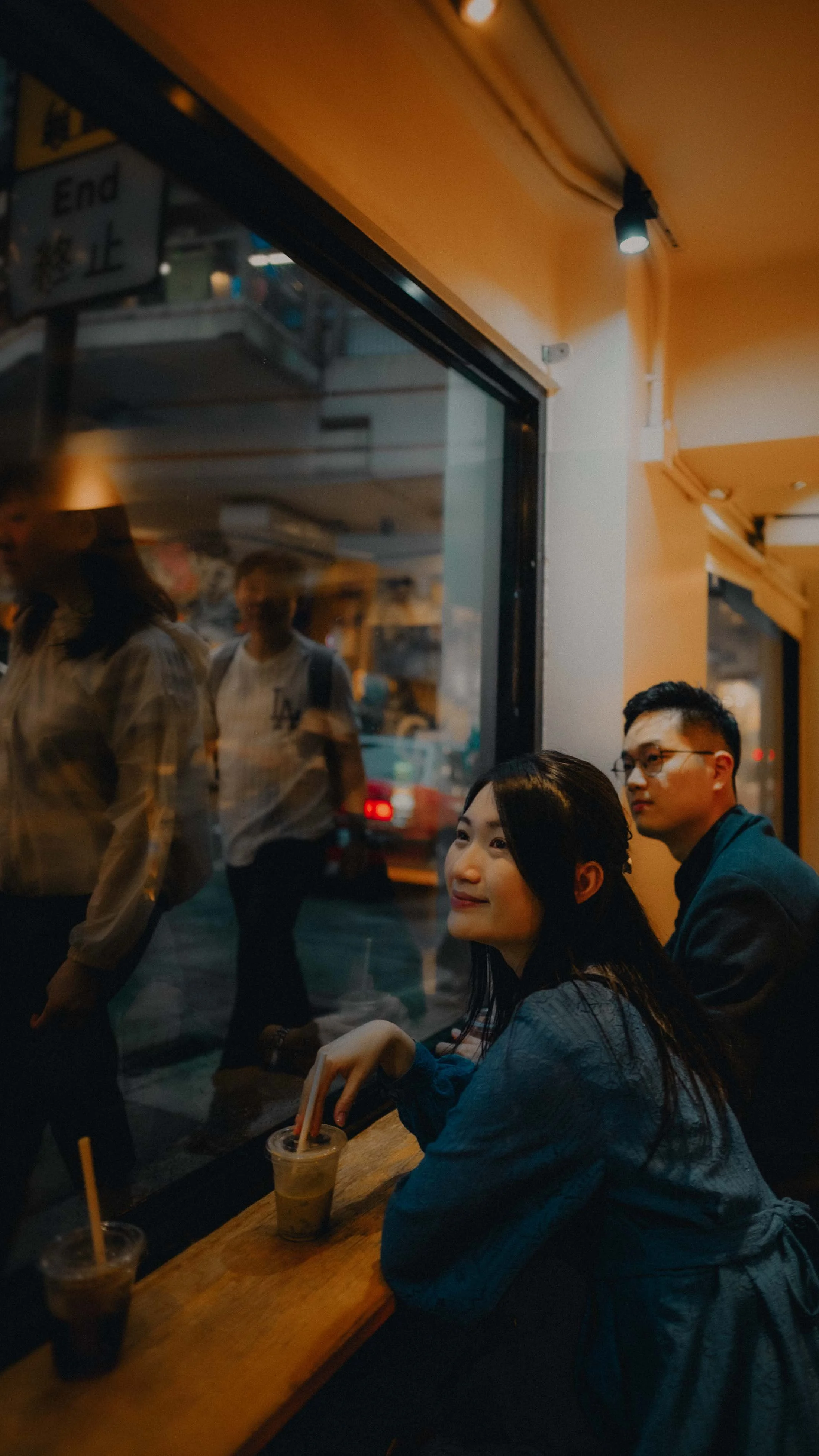 11-hongkong-engagement-central-cuppingroom-windowwatch-sonya7siii.jpg