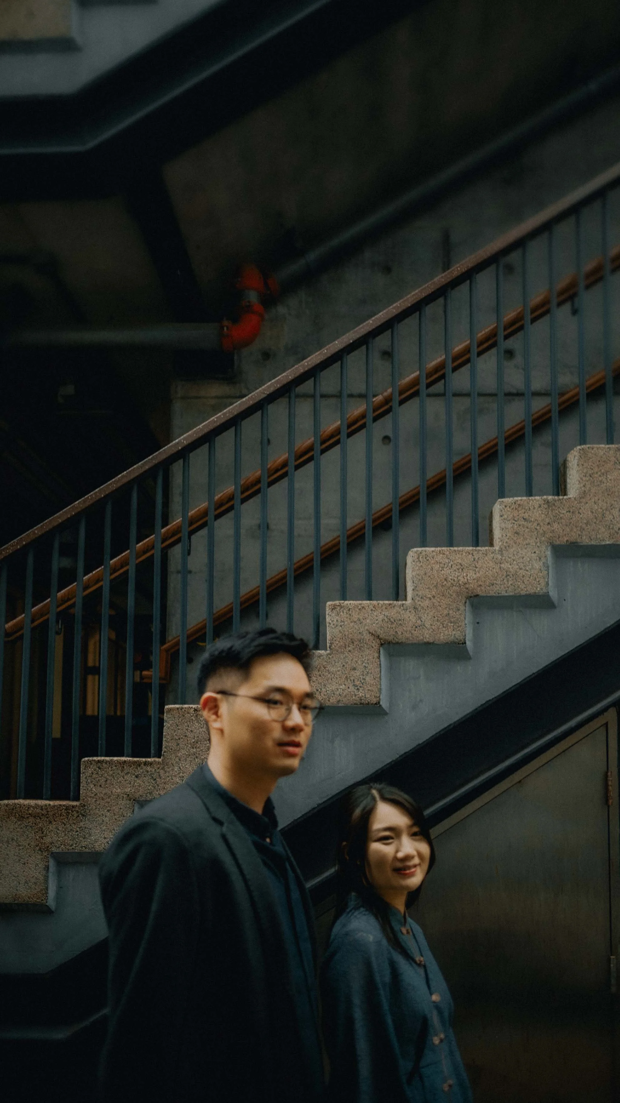 12-hongkong-engagement-wanchai-staircase-diagonallines-sonya7siii.jpg