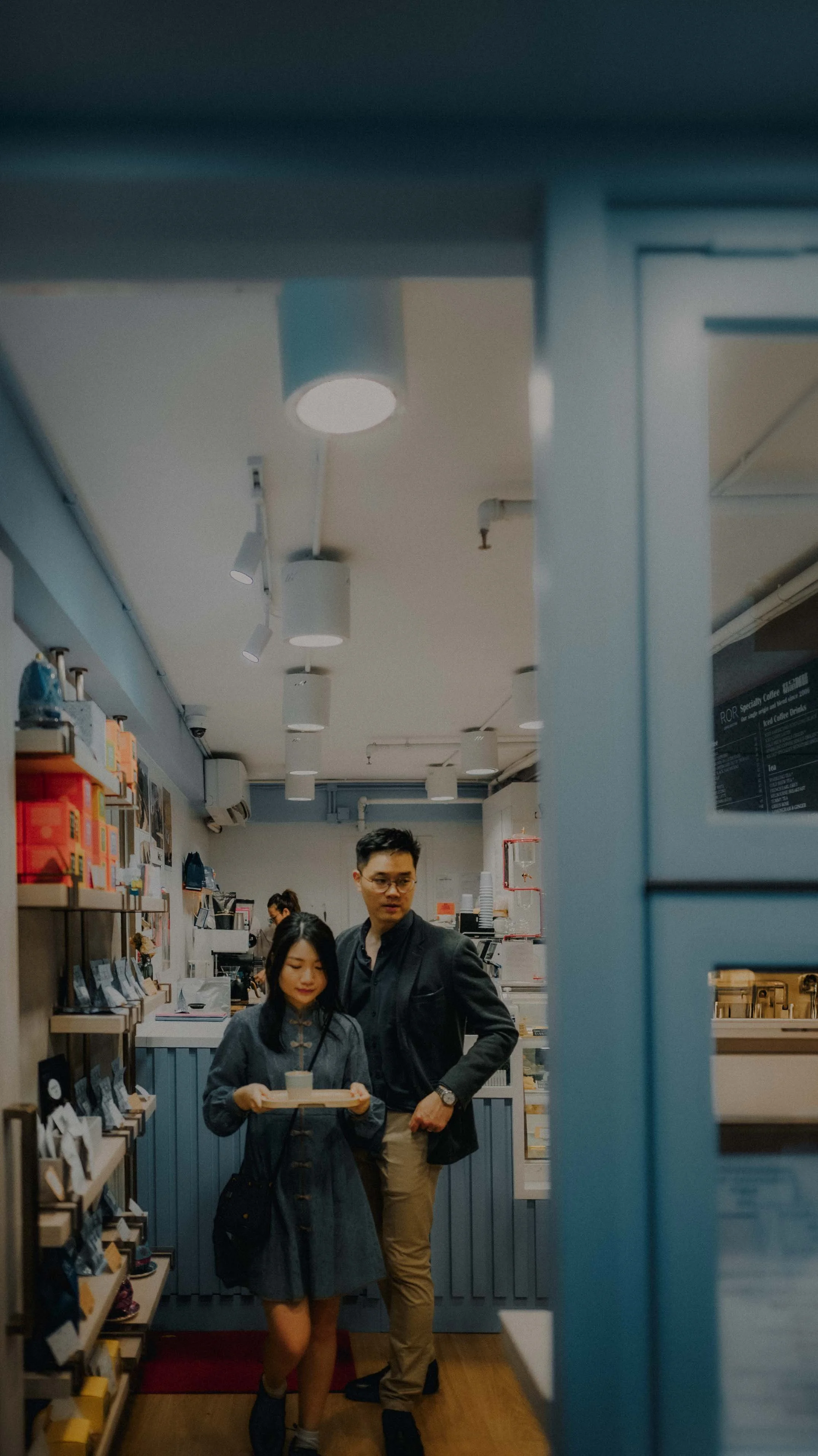 20-hongkong-engagement-wanchai-cafe-coffeetray-sonya7siii.jpg