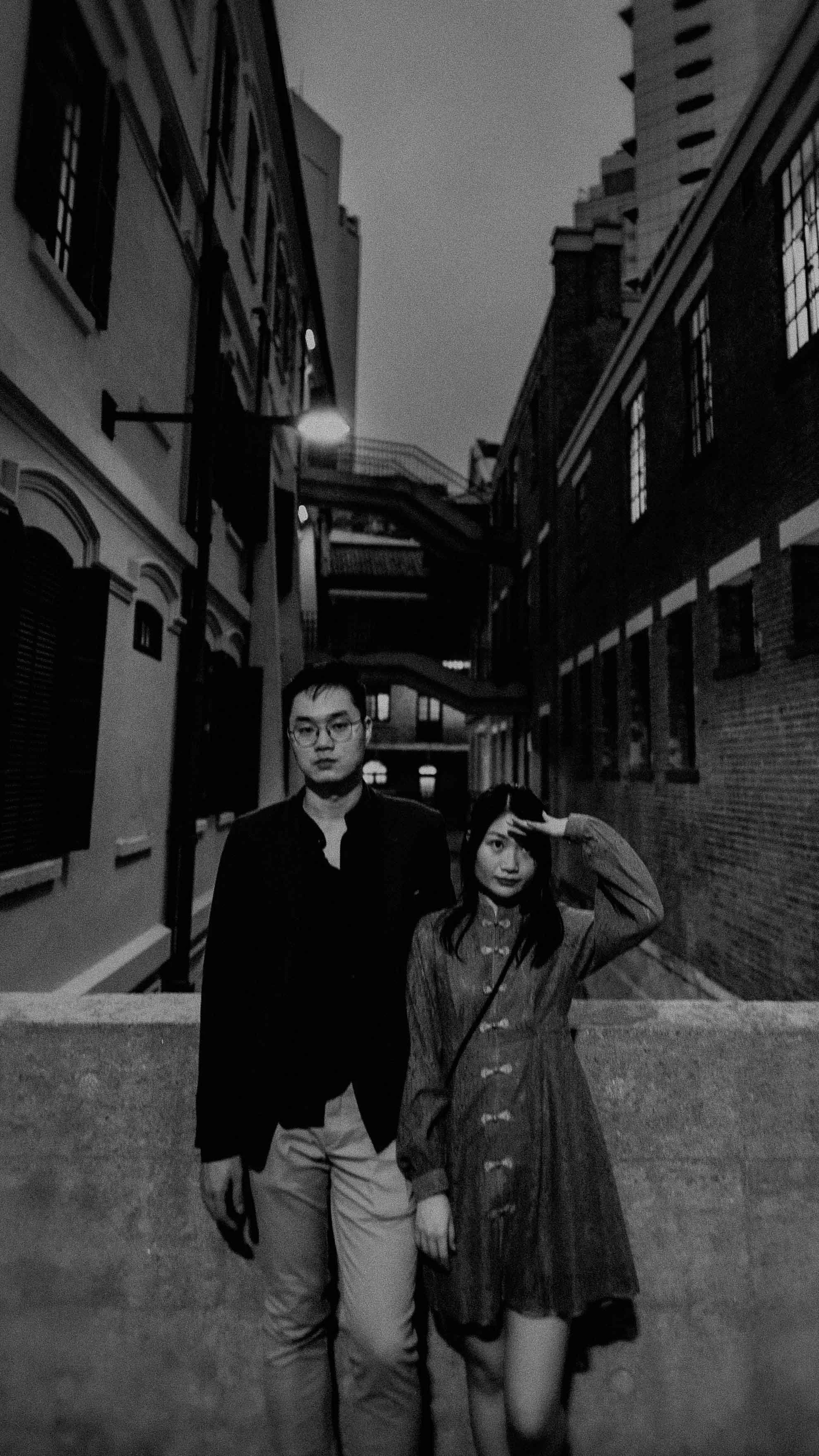 24-hongkong-engagement-central-taikwun-monochromeportrait-sonya7siii.jpg