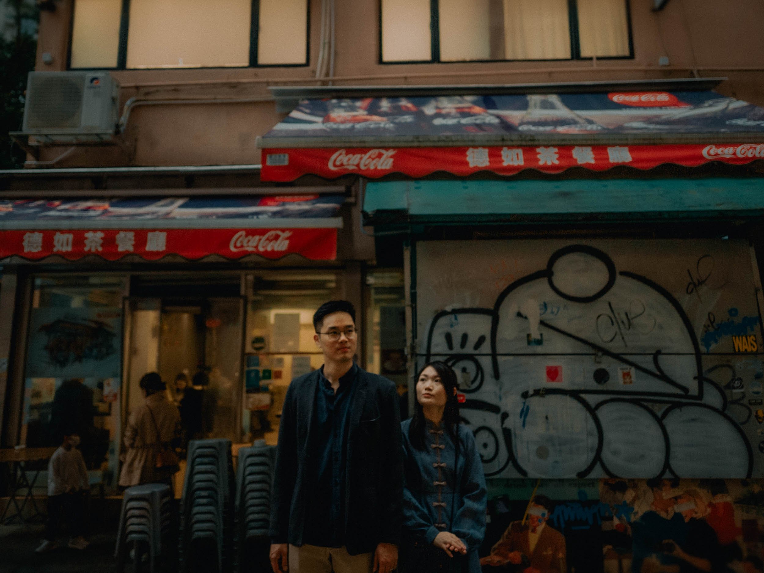 30-hongkong-engagement-wanchai-street-graffitishutter-sonya7siii.jpg