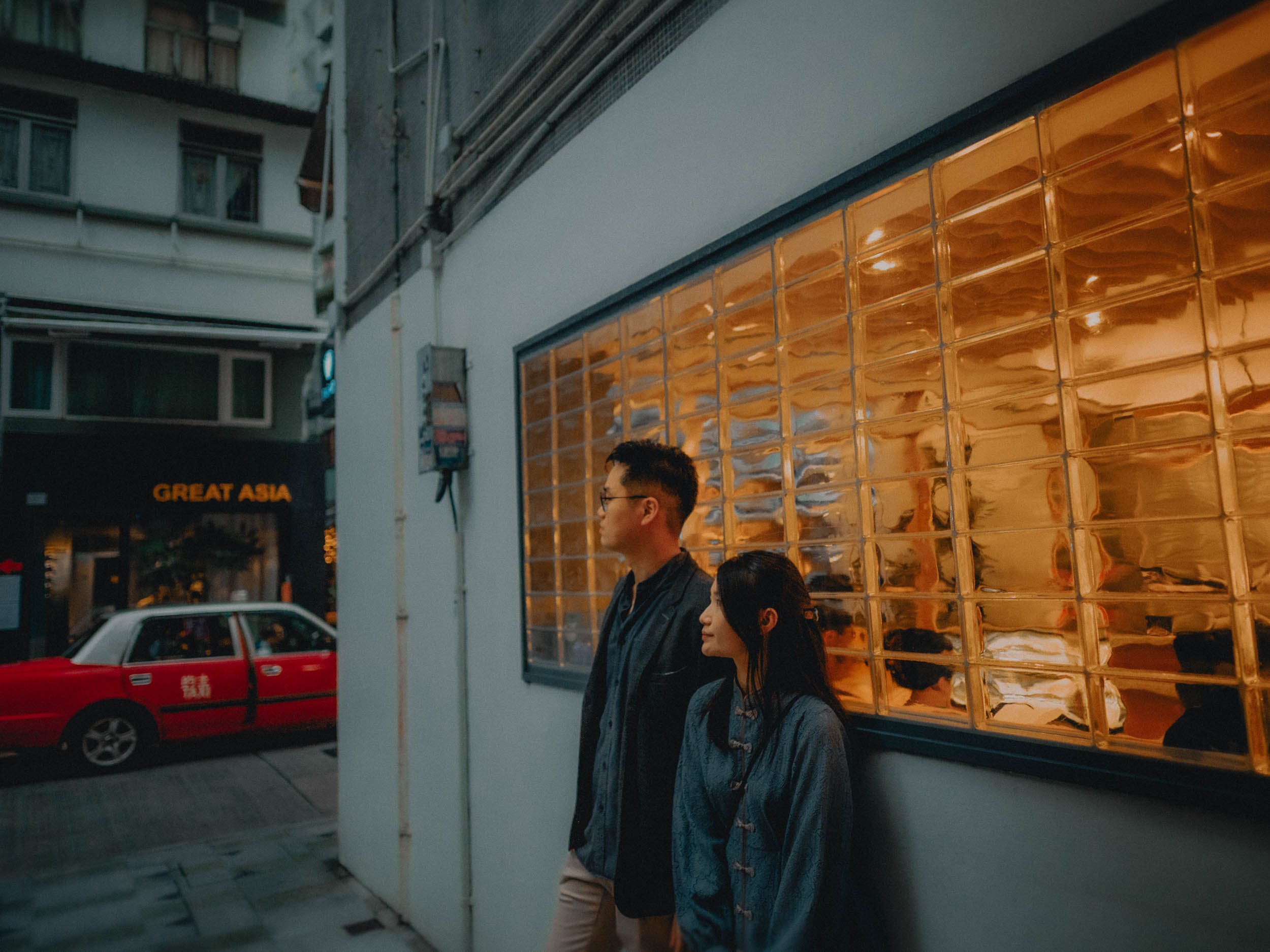 33-hongkong-engagement-wanchai-street-glassblockwindow-sonya7siii.jpg
