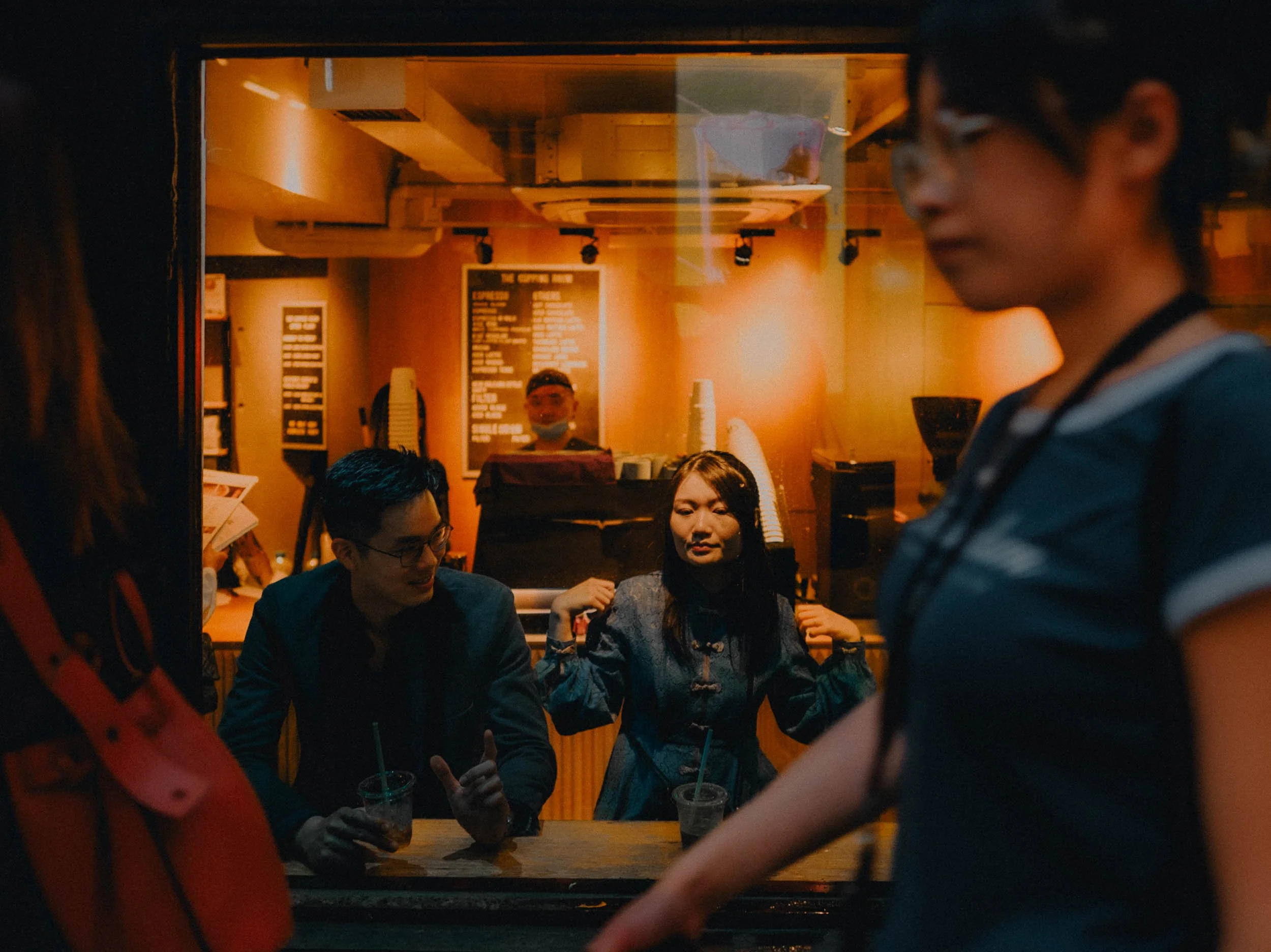 35-hongkong-engagement-central-cuppingroom-passerbyforeground-sonya7siii.jpg