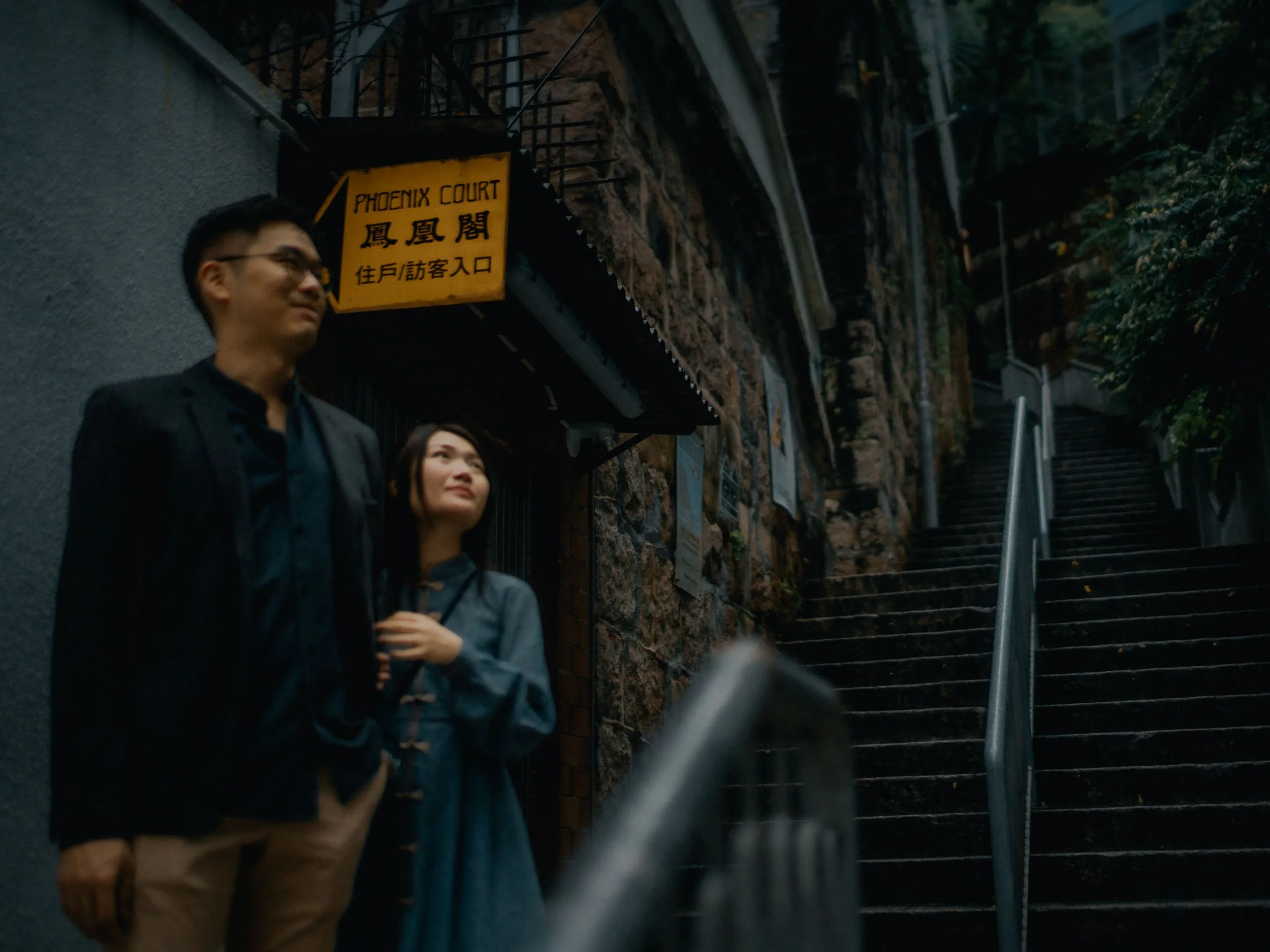 36-hongkong-engagement-wanchai-stairs-stonewallportrait-sonya7riv.jpg