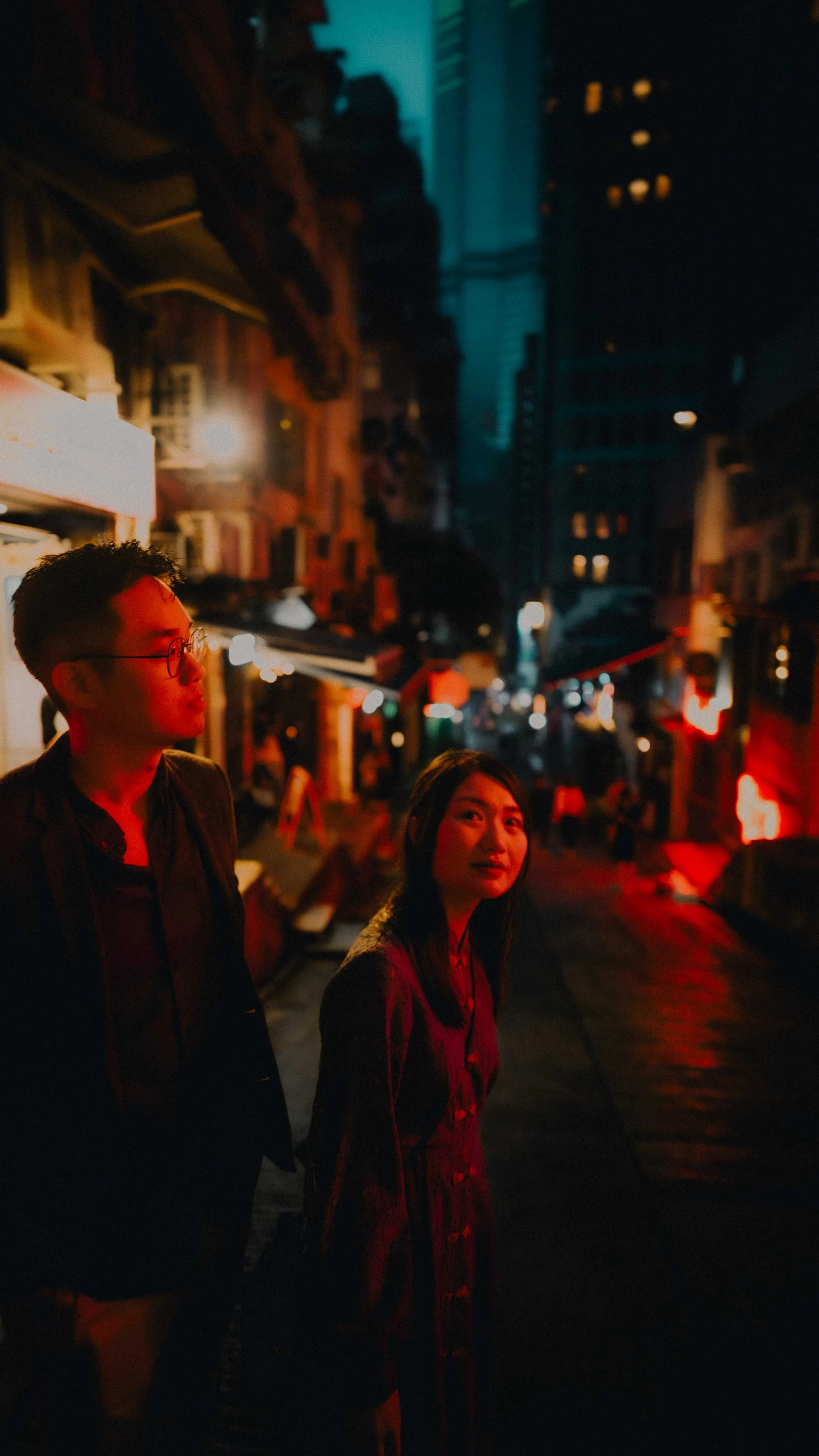 5-hongkong-engagement-night-central-soho-redlightportrait-sonya7siii.jpg