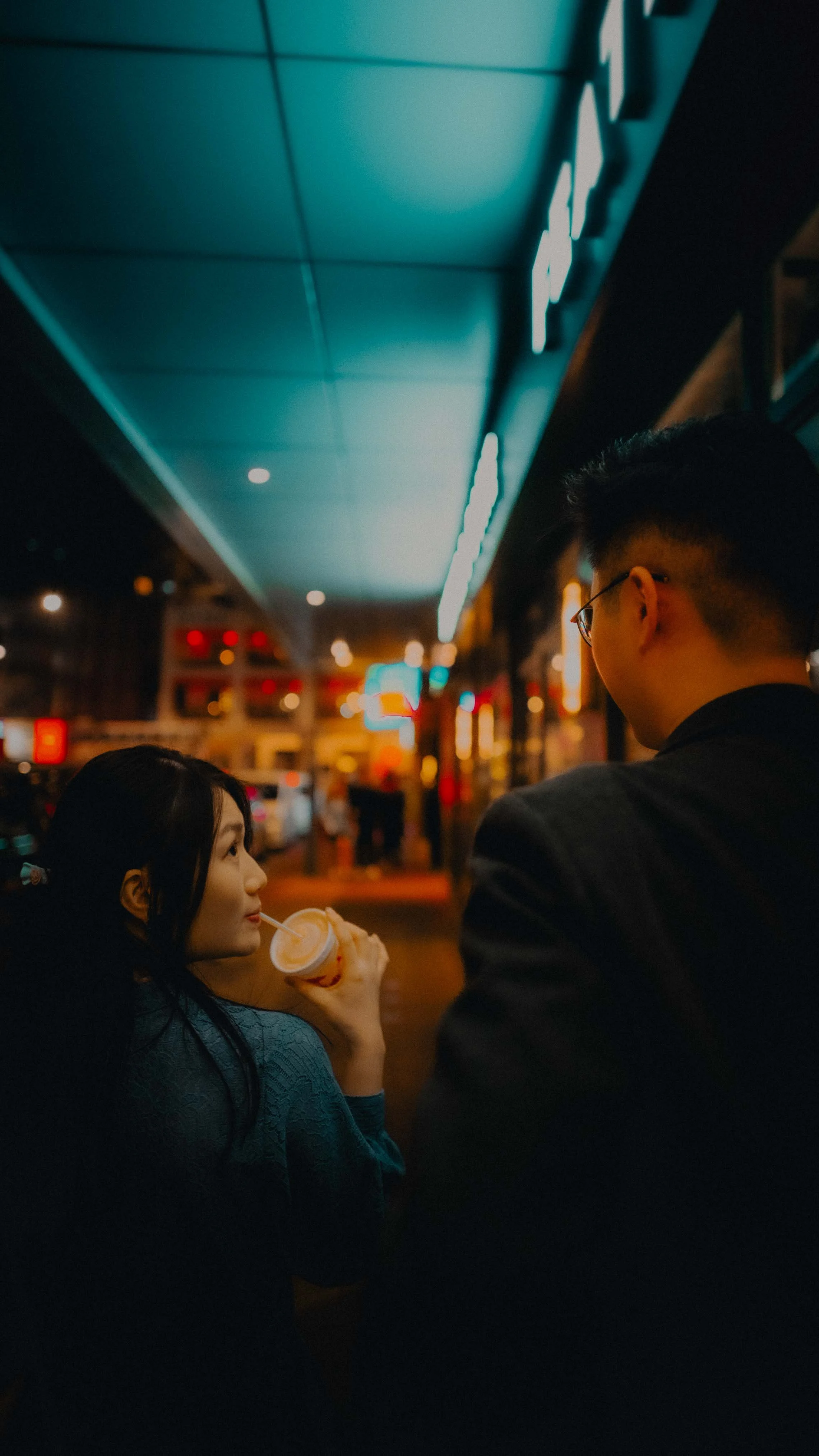 14-hongkong-engagement-night-wanchai-street-juiceglance-sonya7siii.jpg