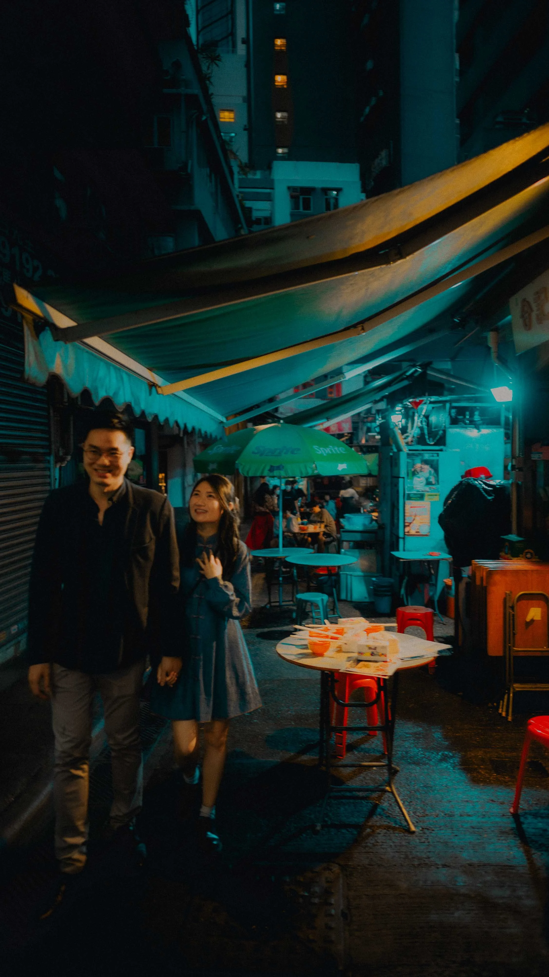 18-hongkong-engagement-night-central-foodstalls-handholdingwalk-sonya7siii.jpg