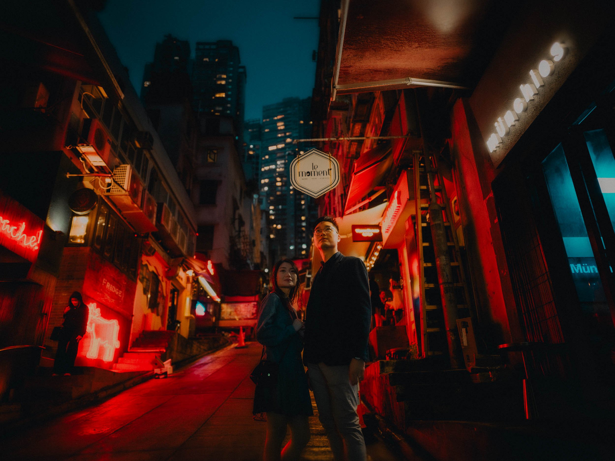 29-hongkong-engagement-night-central-soho-neonalleywide-sonya7siii.jpg
