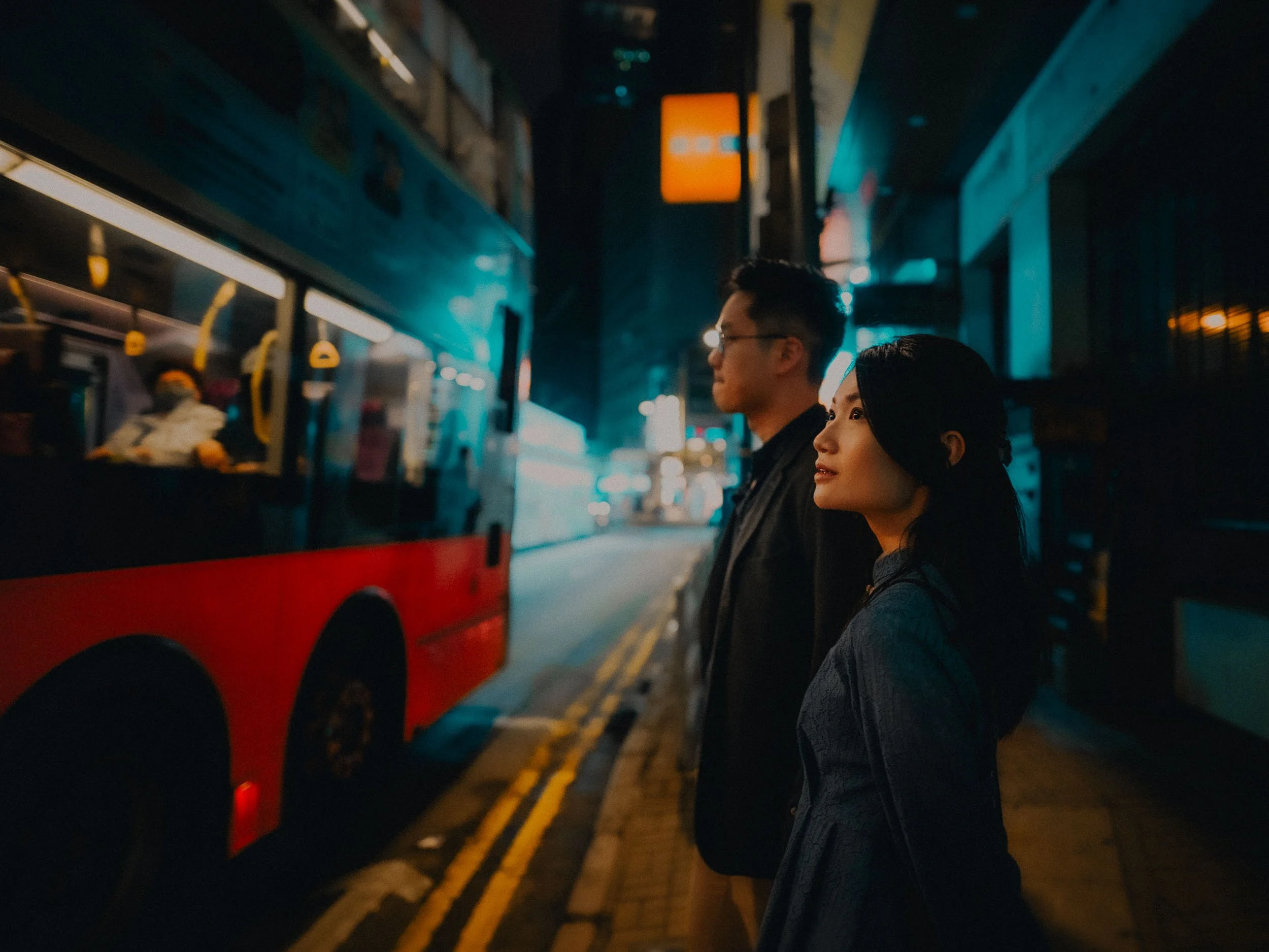 33-hongkong-engagement-night-central-street-redbusportrait-sonya7siii.jpg