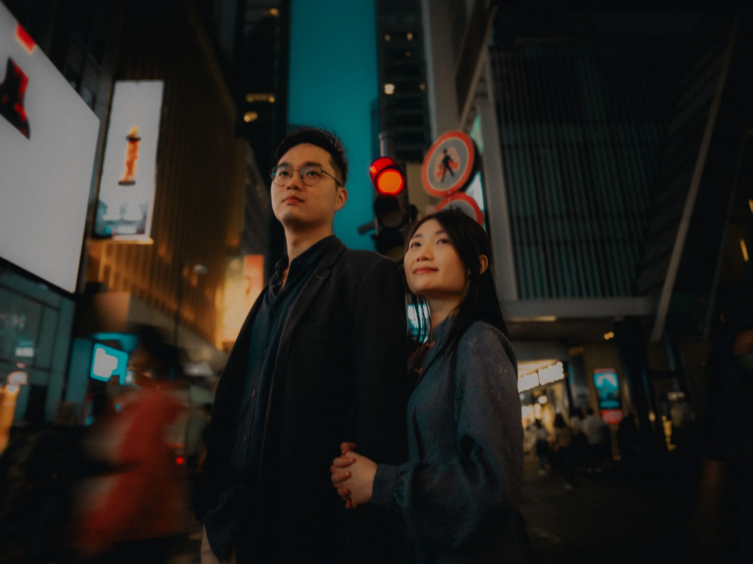 34-hongkong-engagement-night-central-street-linkedarms-sonya7siii.jpg