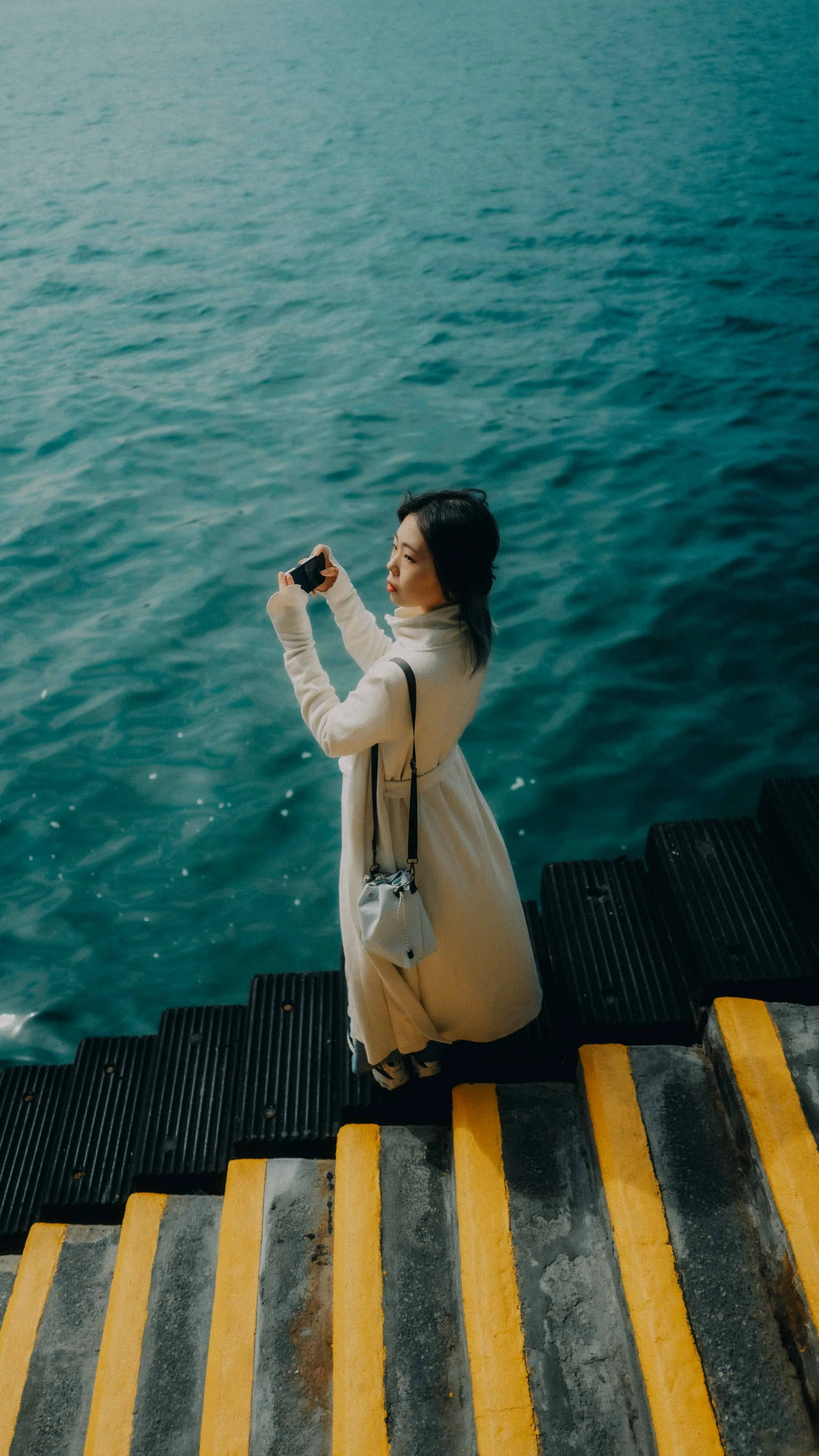 2-hongkong-portrait-hapmunbay-pier-yellowsteps-leicaq3.jpg